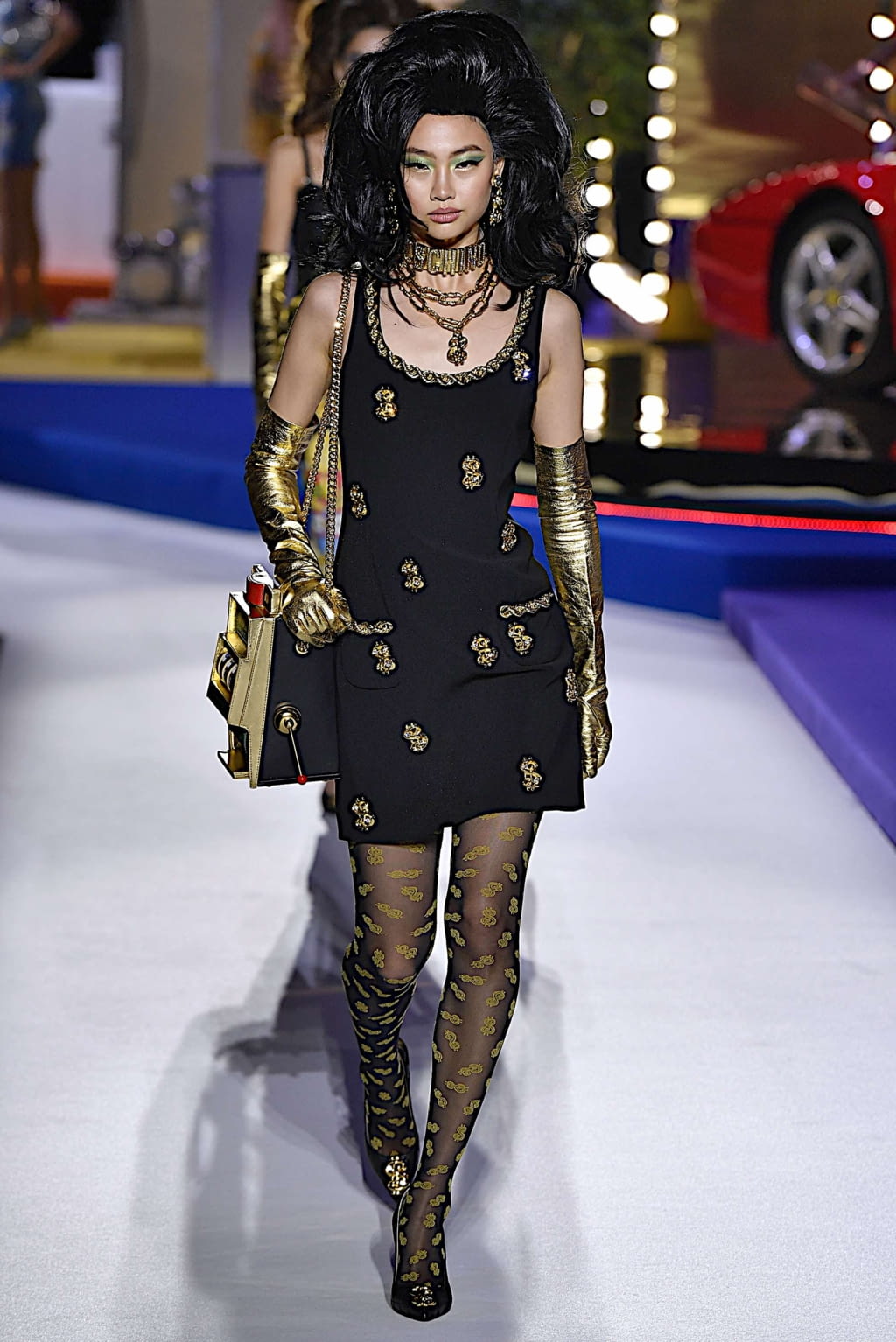 Fashion Week Milan Fall/Winter 2019 look 8 from the Moschino collection 女装