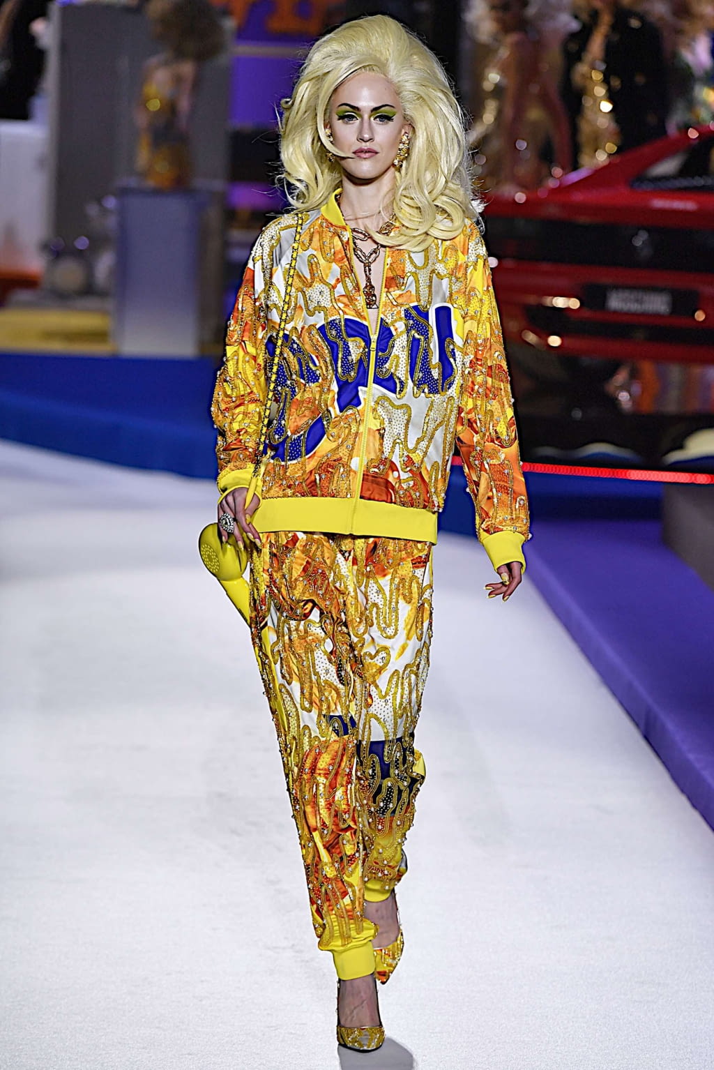 Fashion Week Milan Fall/Winter 2019 look 18 from the Moschino collection 女装