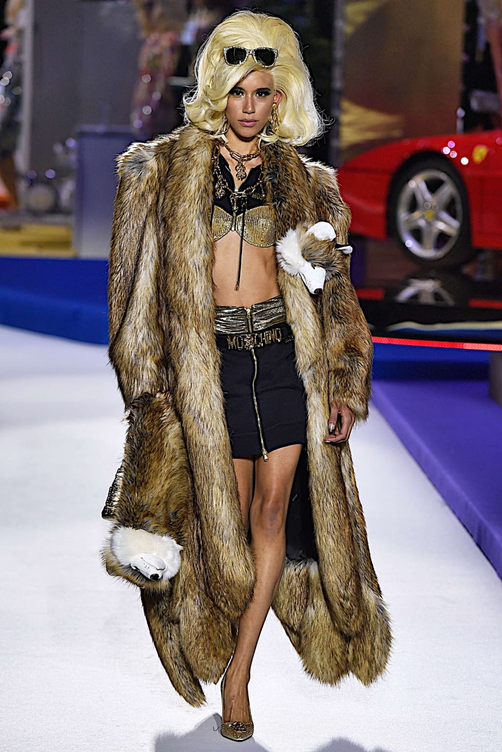 Fashion Week Milan Fall/Winter 2019 look 31 from the Moschino collection 女装
