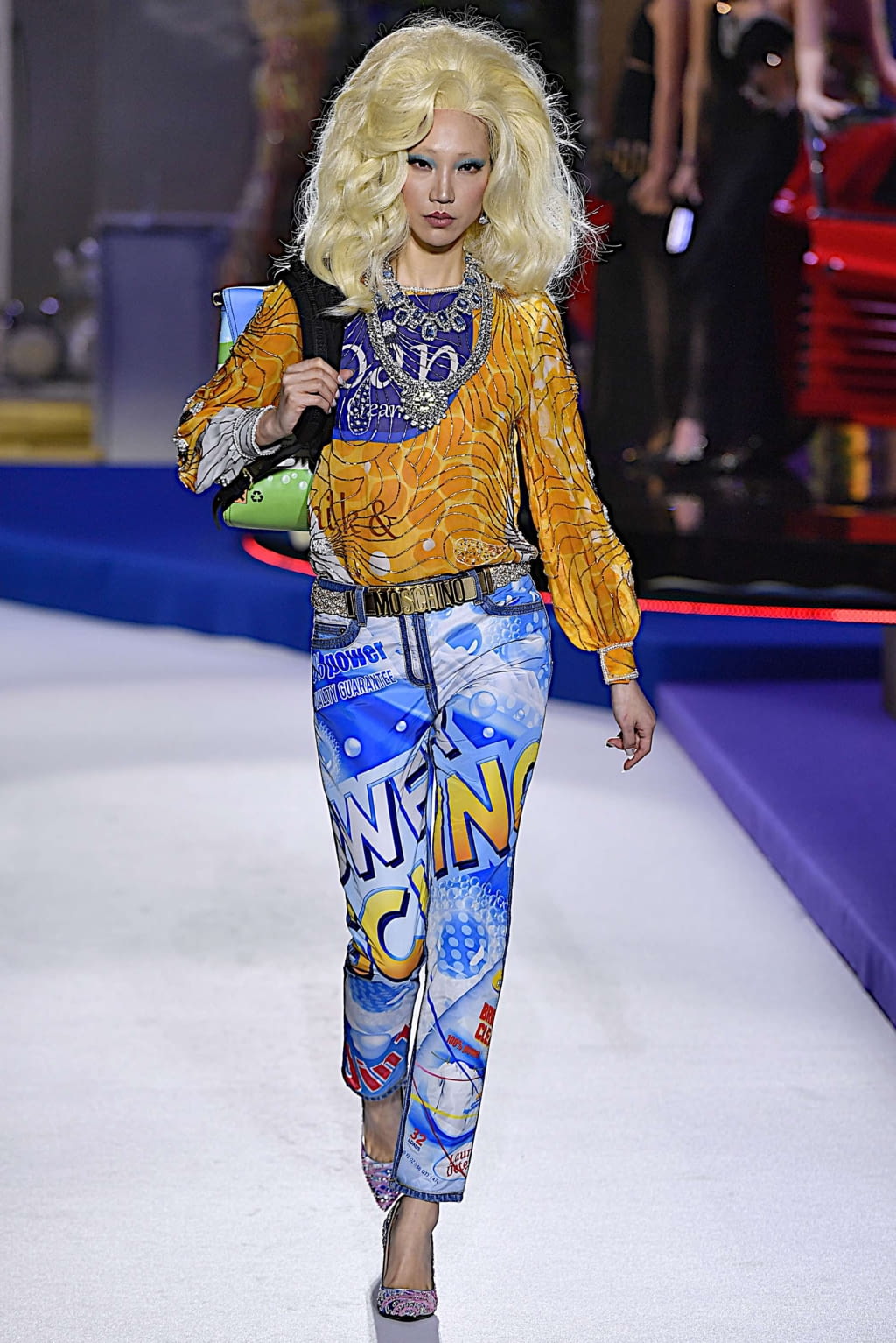 Fashion Week Milan Fall/Winter 2019 look 36 from the Moschino collection 女装