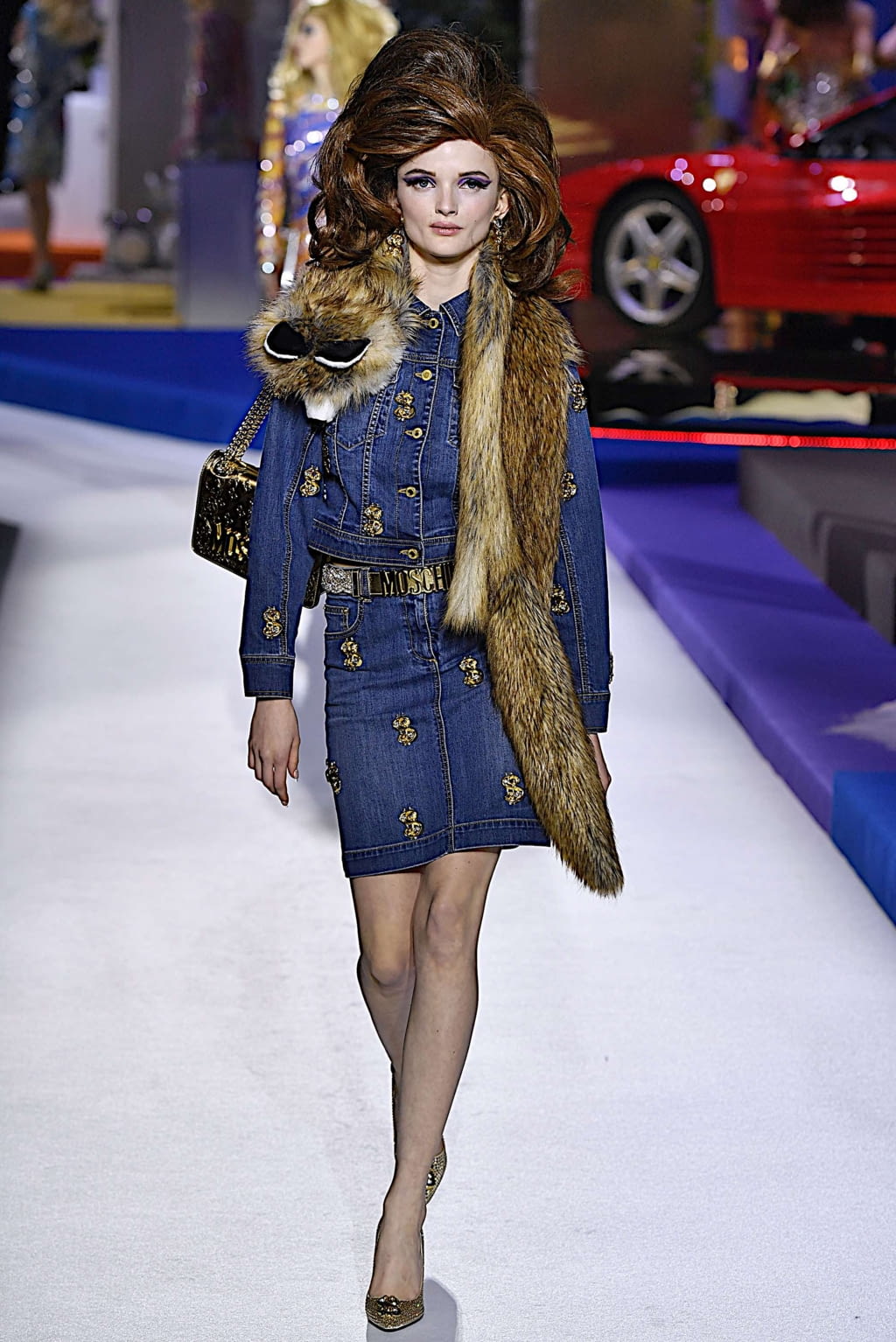 Fashion Week Milan Fall/Winter 2019 look 32 from the Moschino collection 女装