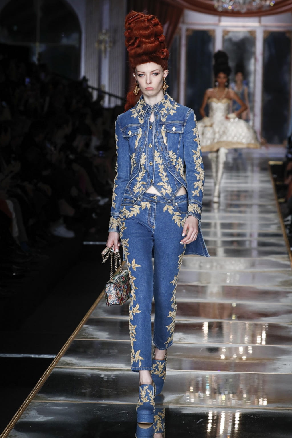 Fashion Week Milan Fall/Winter 2020 look 3 de la collection Moschino womenswear