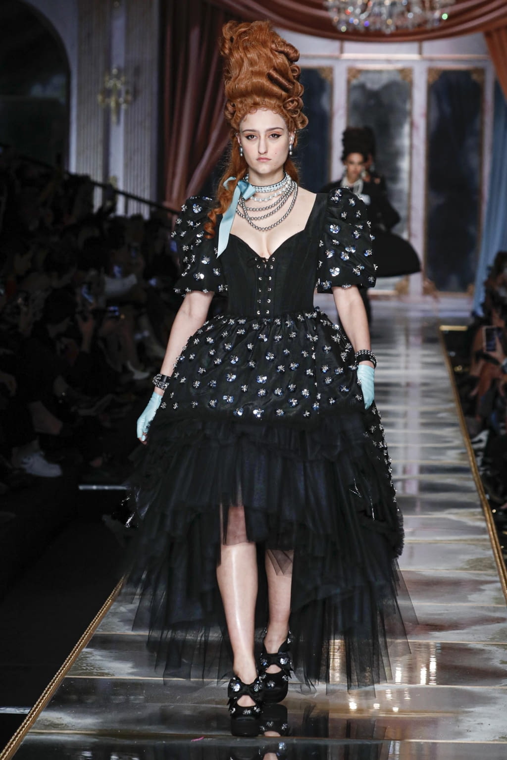 Fashion Week Milan Fall/Winter 2020 look 13 de la collection Moschino womenswear