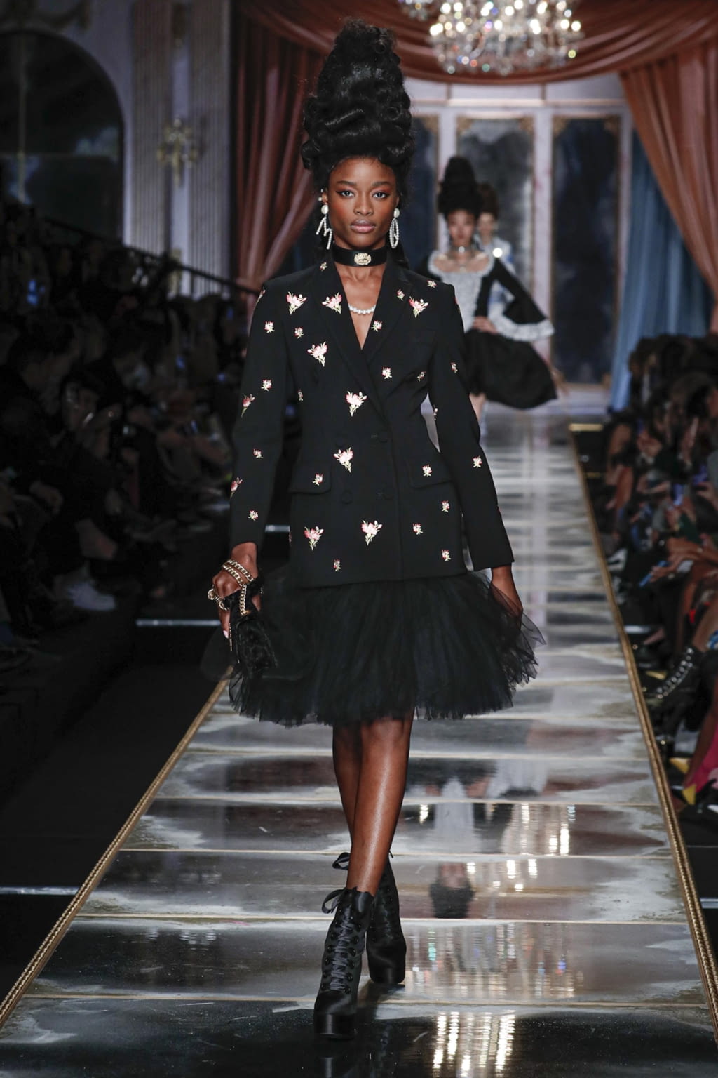Fashion Week Milan Fall/Winter 2020 look 15 de la collection Moschino womenswear