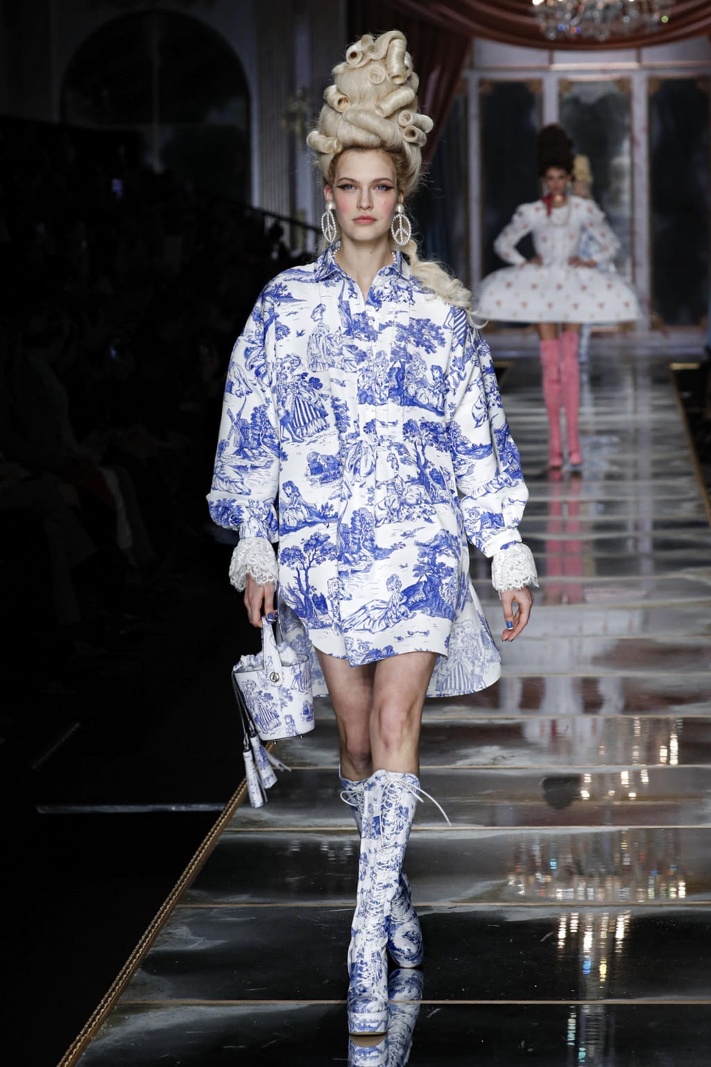 Fashion Week Milan Fall/Winter 2020 look 19 de la collection Moschino womenswear