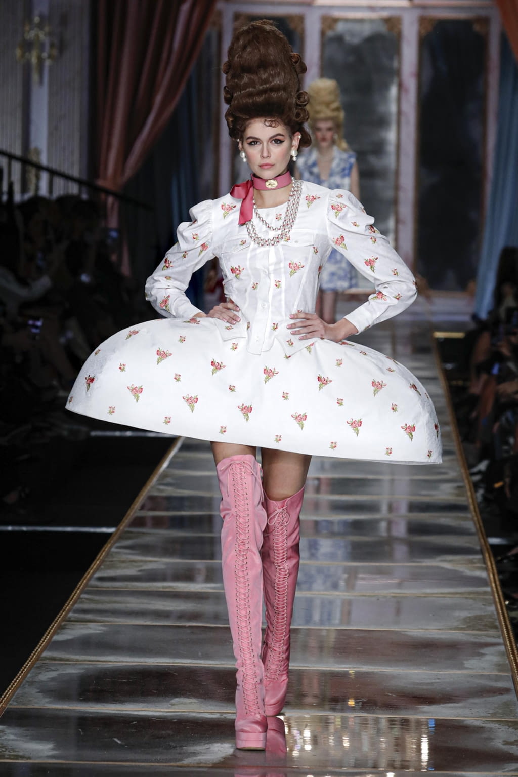 Fashion Week Milan Fall/Winter 2020 look 20 de la collection Moschino womenswear