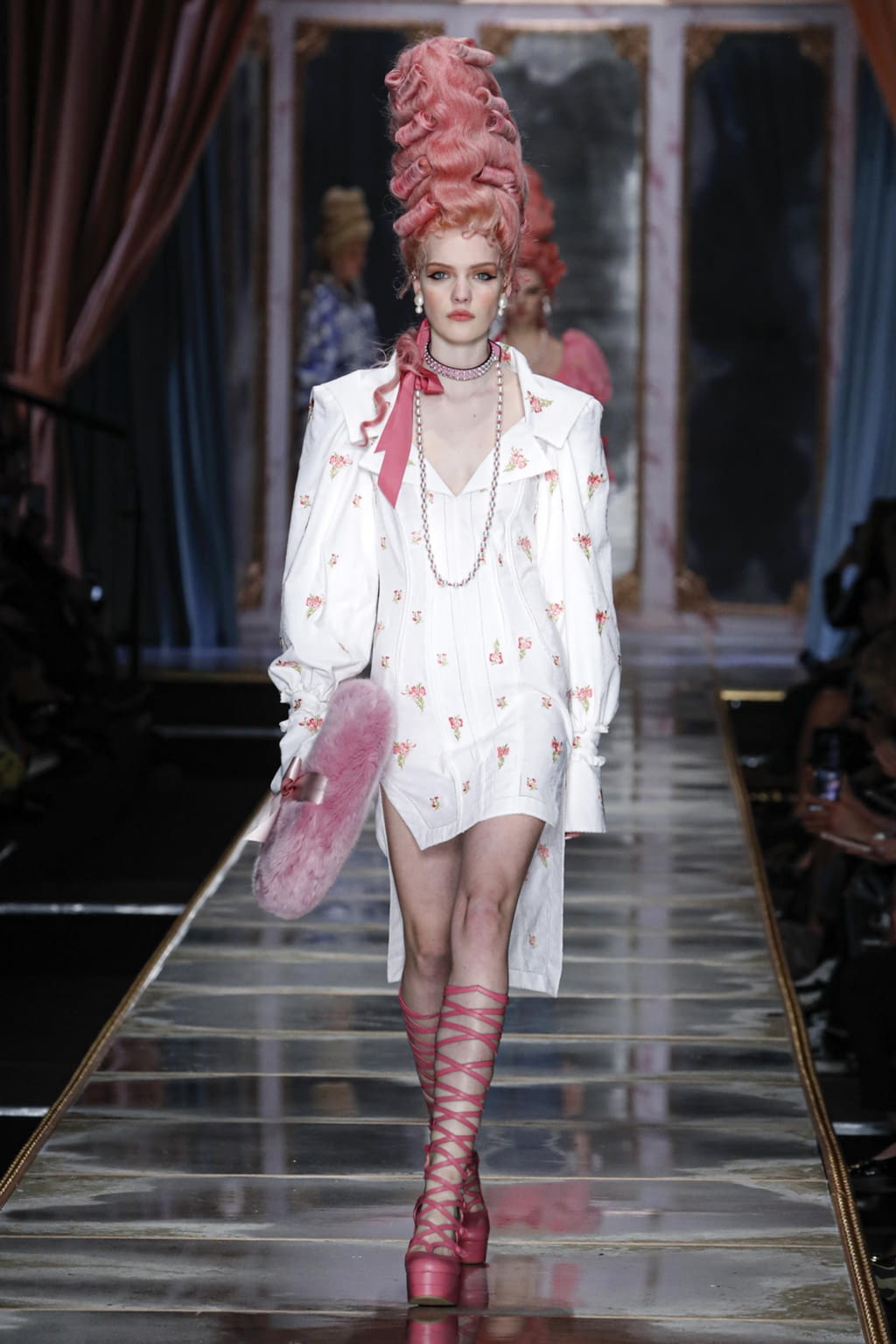 Fashion Week Milan Fall/Winter 2020 look 22 from the Moschino collection womenswear
