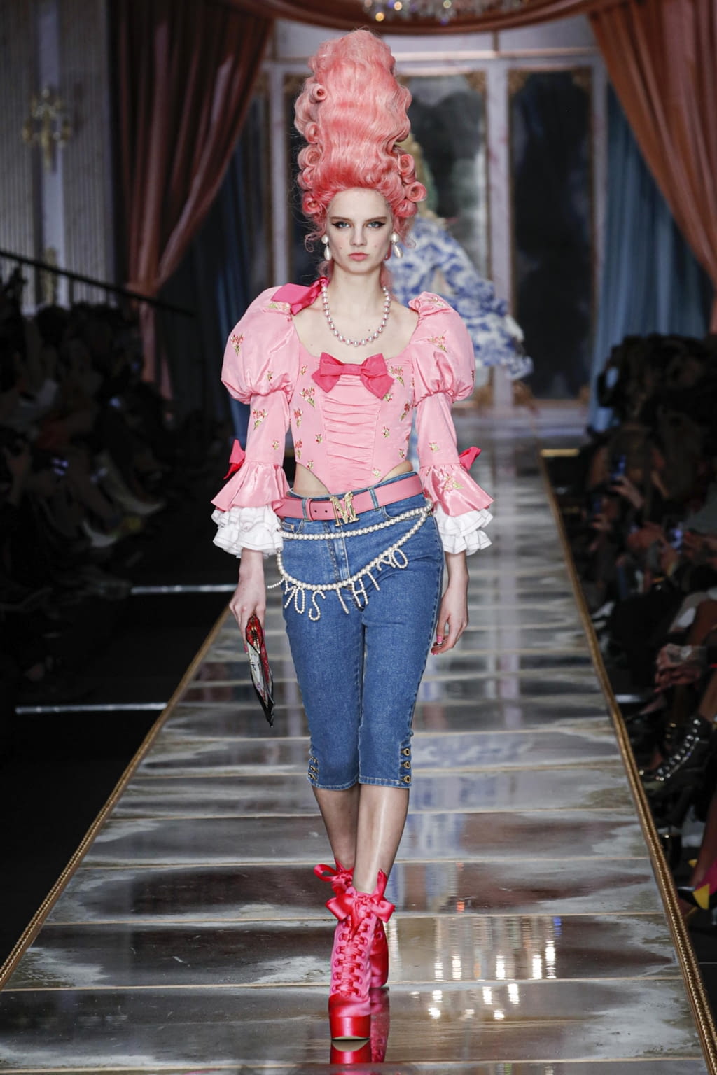 Fashion Week Milan Fall/Winter 2020 look 23 de la collection Moschino womenswear
