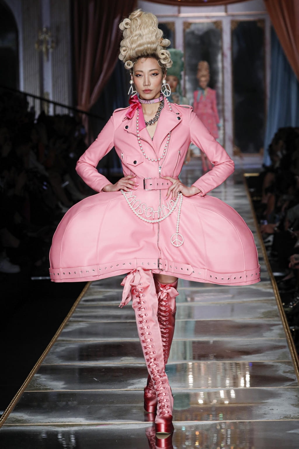 Fashion Week Milan Fall/Winter 2020 look 26 from the Moschino collection 女装