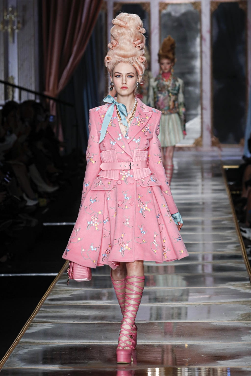 Fashion Week Milan Fall/Winter 2020 look 28 from the Moschino collection womenswear