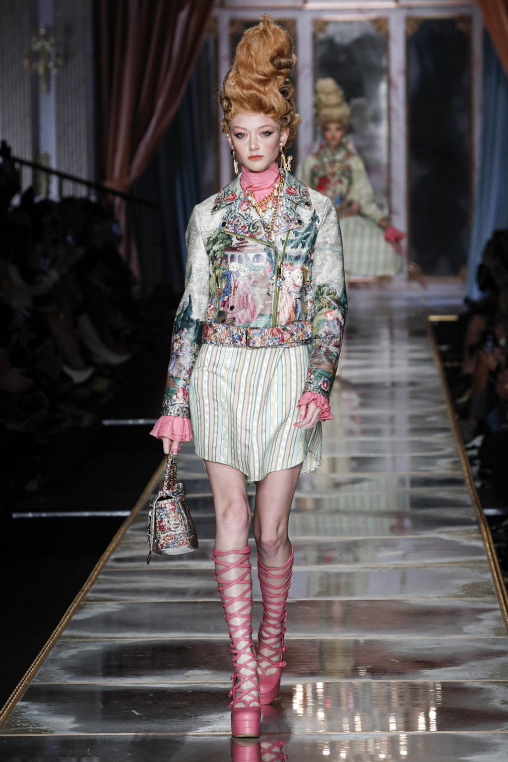 Fashion Week Milan Fall/Winter 2020 look 29 de la collection Moschino womenswear