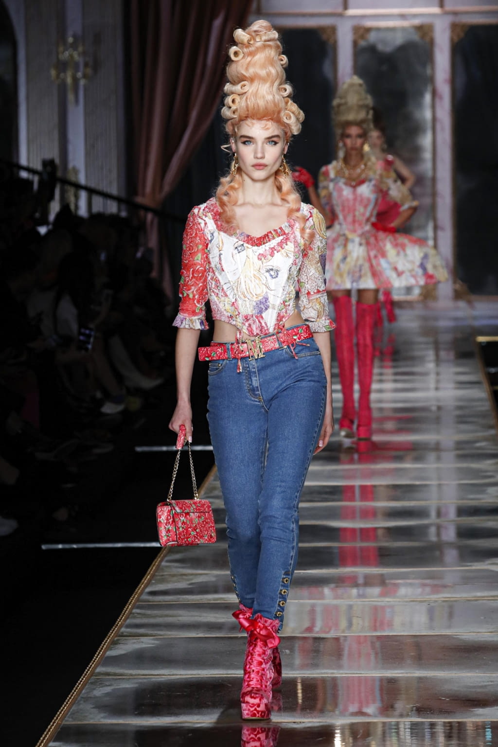 Fashion Week Milan Fall/Winter 2020 look 34 de la collection Moschino womenswear