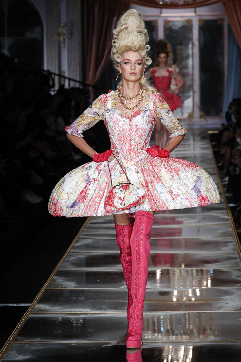 Fashion Week Milan Fall/Winter 2020 look 35 de la collection Moschino womenswear