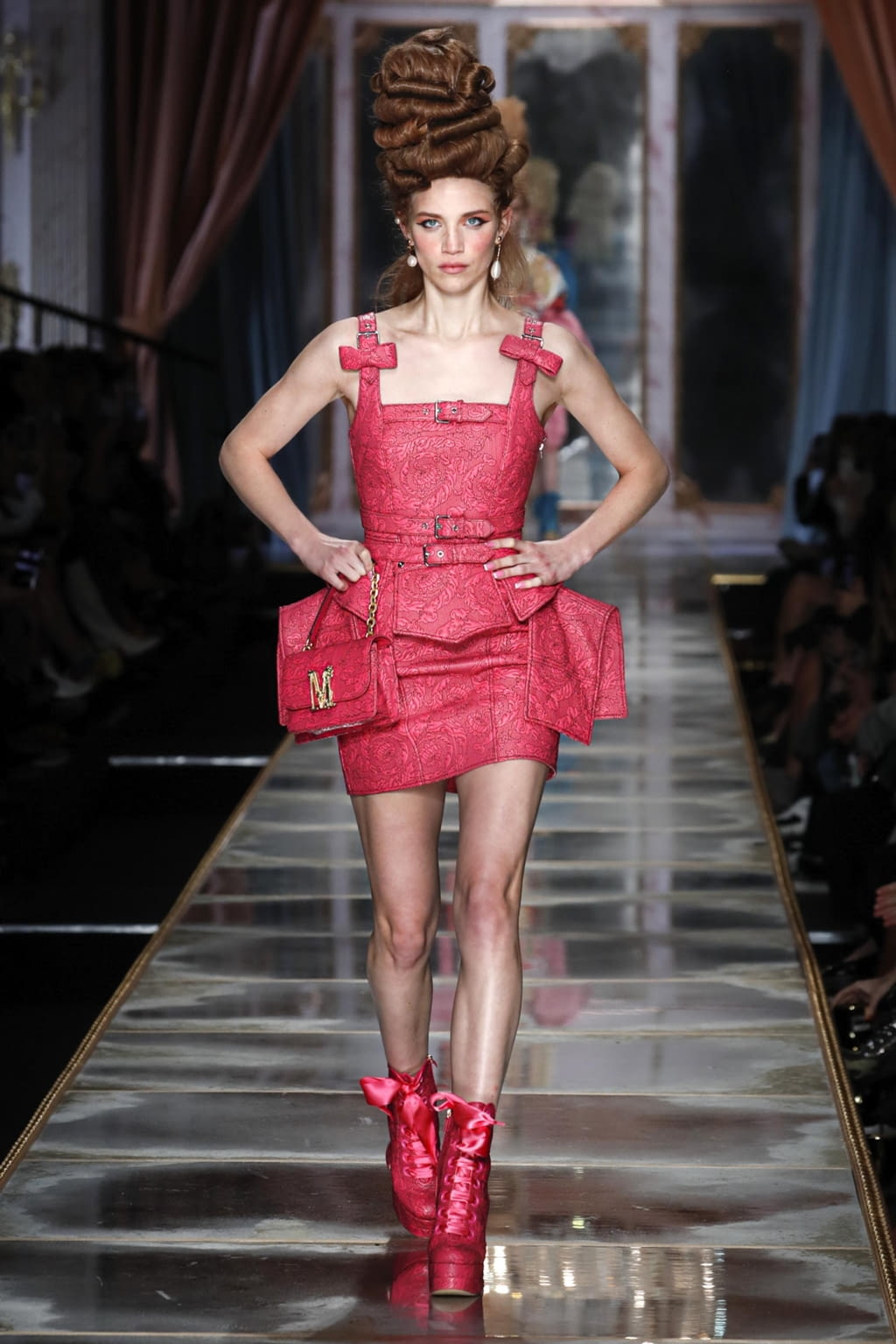 Fashion Week Milan Fall/Winter 2020 look 36 from the Moschino collection 女装
