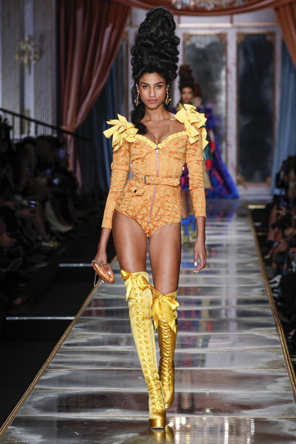Fashion Week Milan Fall/Winter 2020 look 44 from the Moschino collection 女装