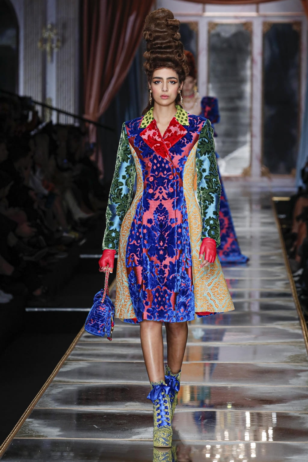 Fashion Week Milan Fall/Winter 2020 look 45 from the Moschino collection 女装