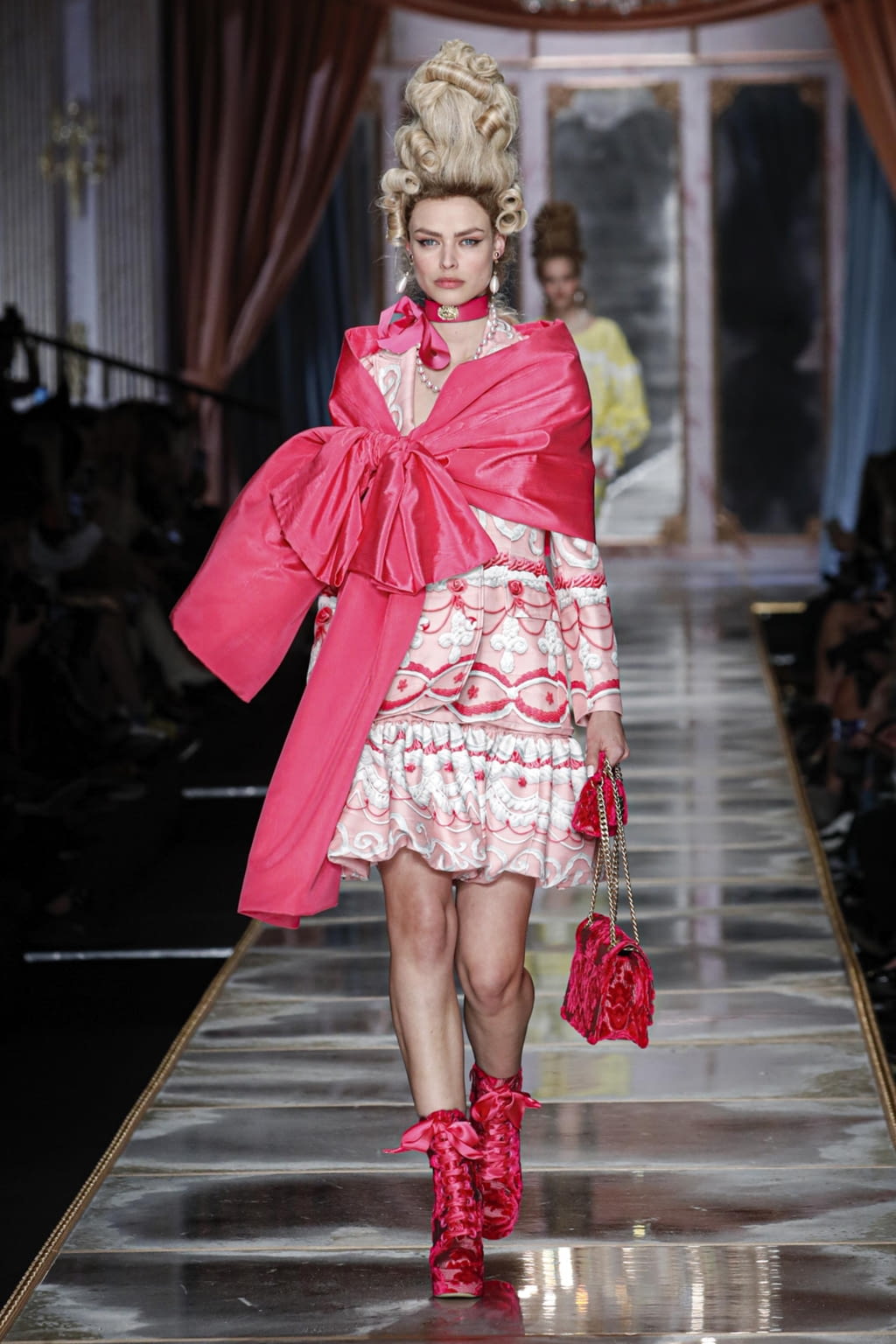 Fashion Week Milan Fall/Winter 2020 look 47 from the Moschino collection 女装
