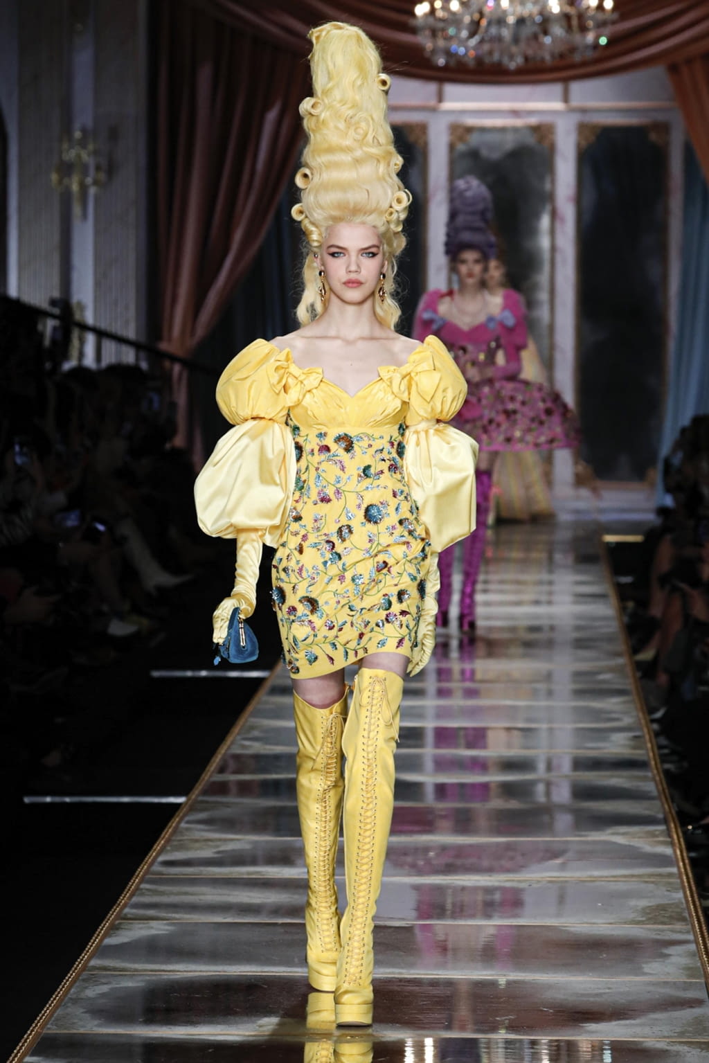 Fashion Week Milan Fall/Winter 2020 look 50 from the Moschino collection 女装