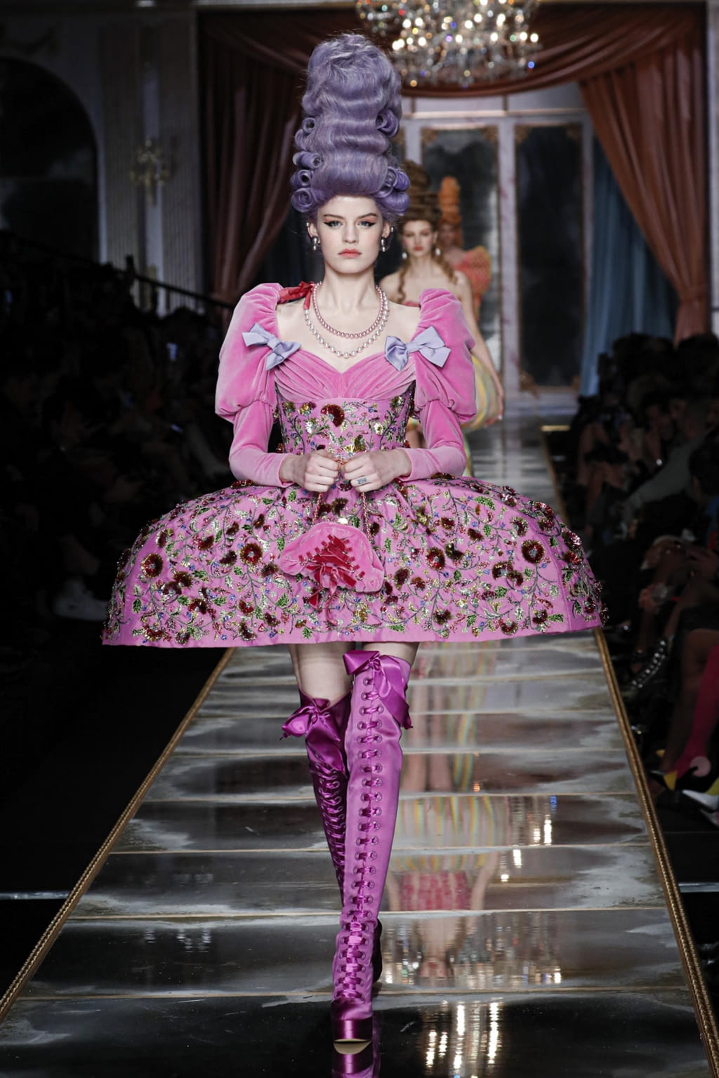 Fashion Week Milan Fall/Winter 2020 look 51 de la collection Moschino womenswear