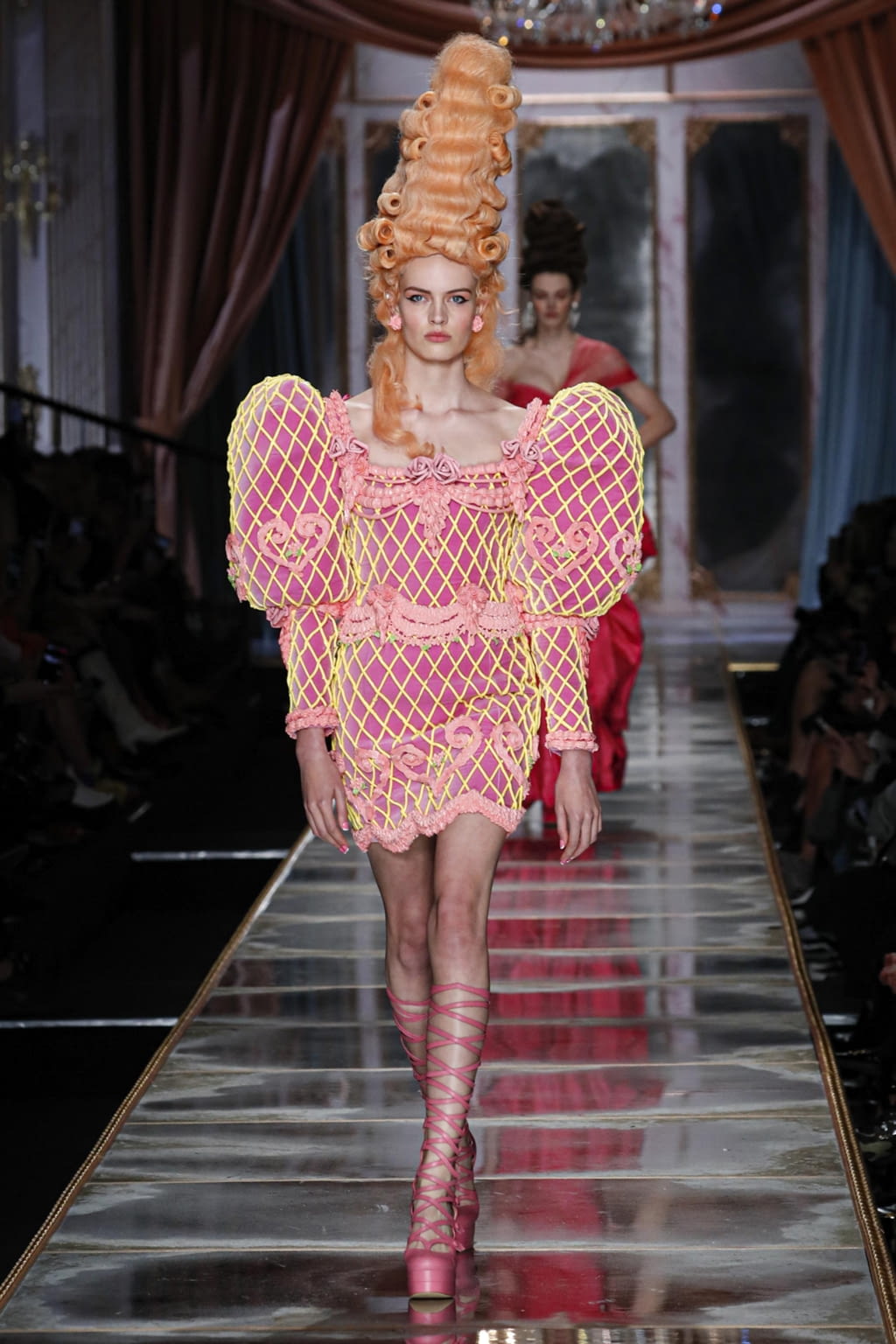Fashion Week Milan Fall/Winter 2020 look 53 de la collection Moschino womenswear