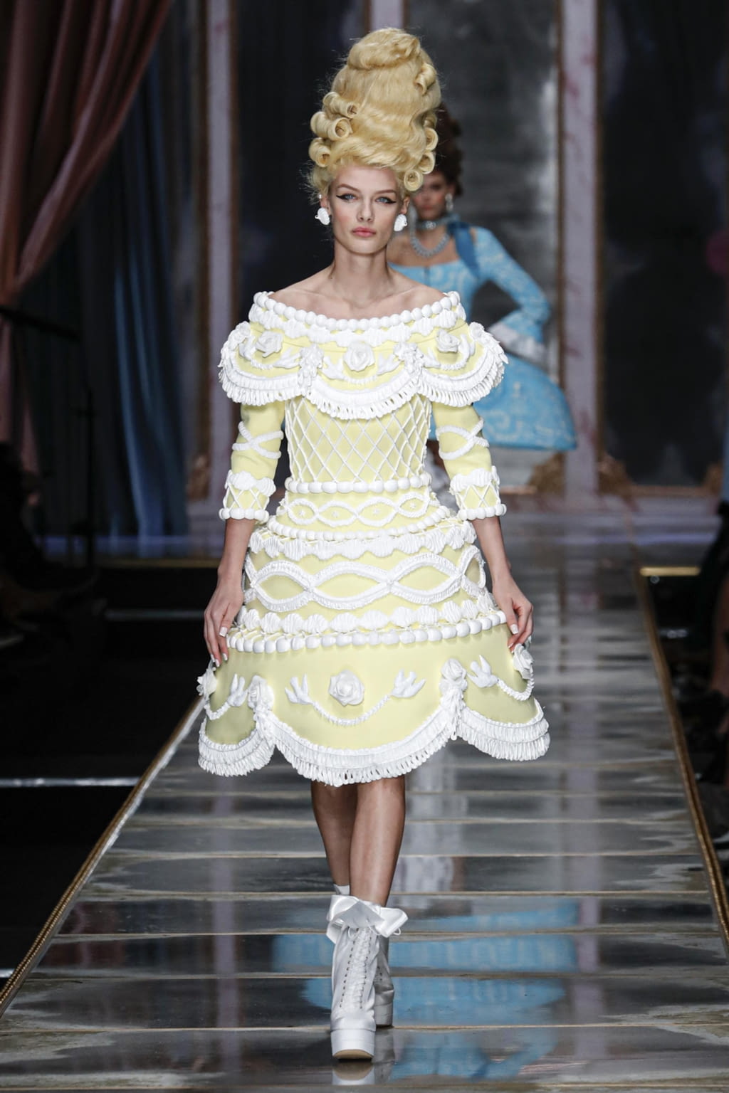 Fashion Week Milan Fall/Winter 2020 look 56 de la collection Moschino womenswear