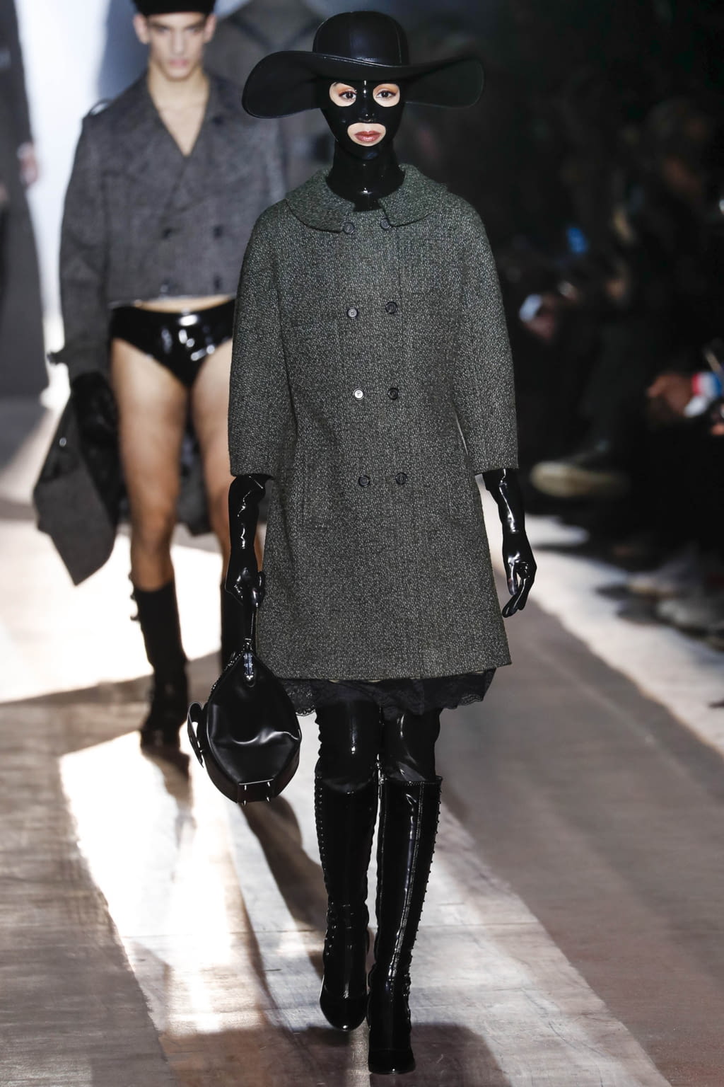 Fashion Week Milan Fall/Winter 2018 look 29 de la collection Moschino menswear