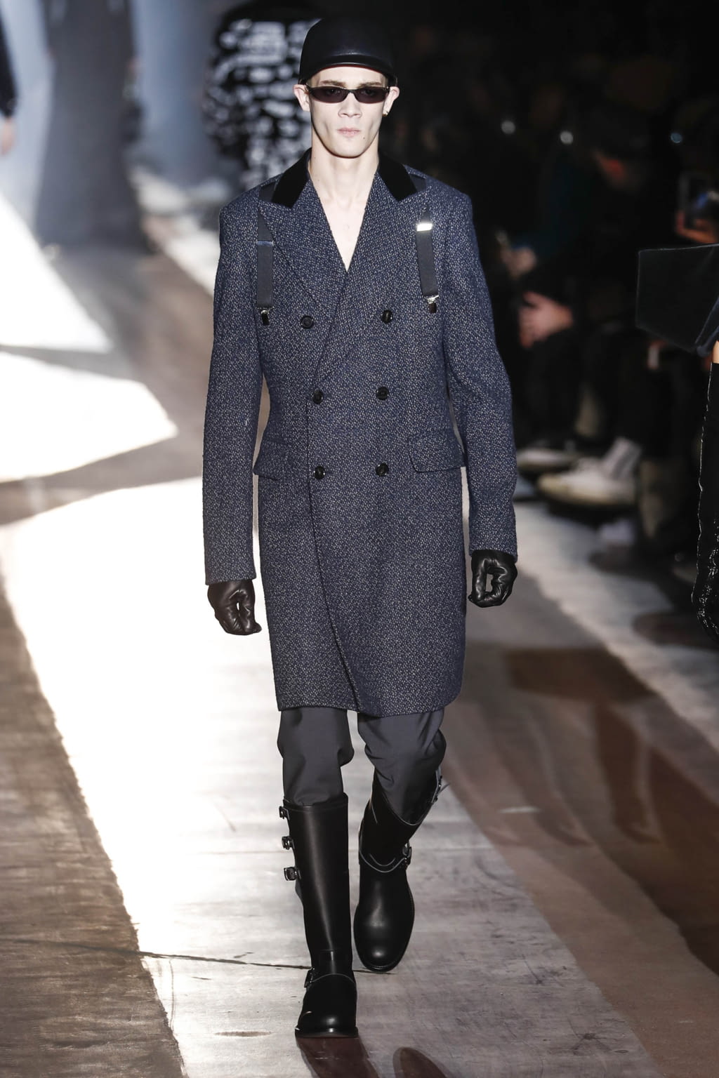 Fashion Week Milan Fall/Winter 2018 look 34 from the Moschino collection menswear