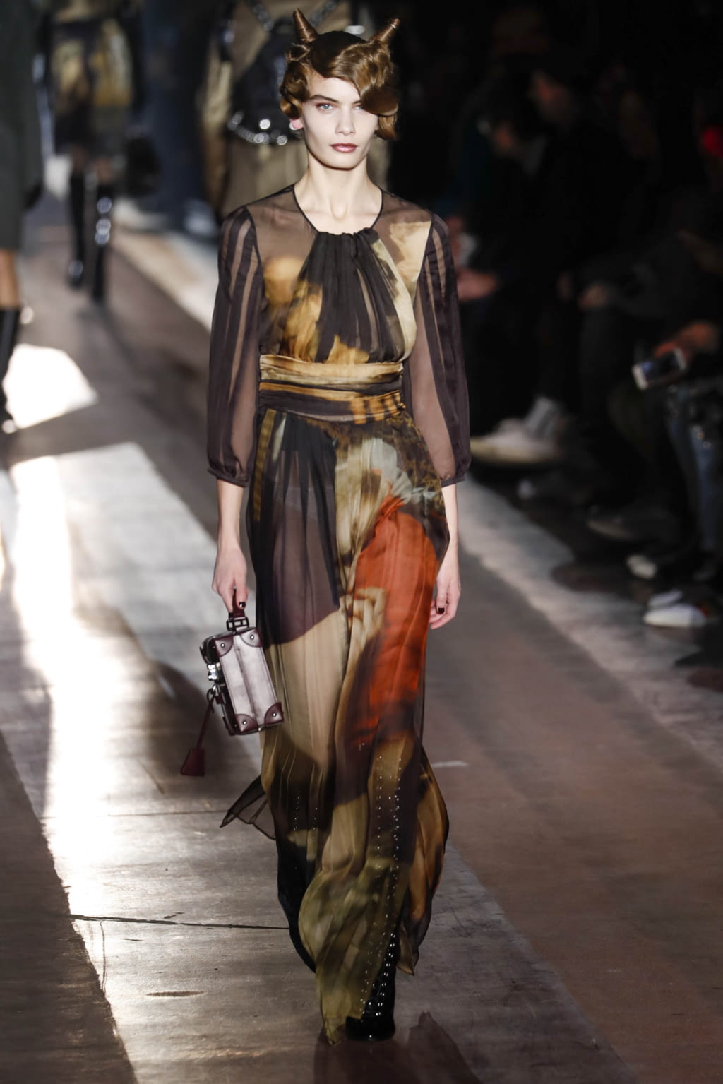 Fashion Week Milan Fall/Winter 2018 look 68 de la collection Moschino menswear