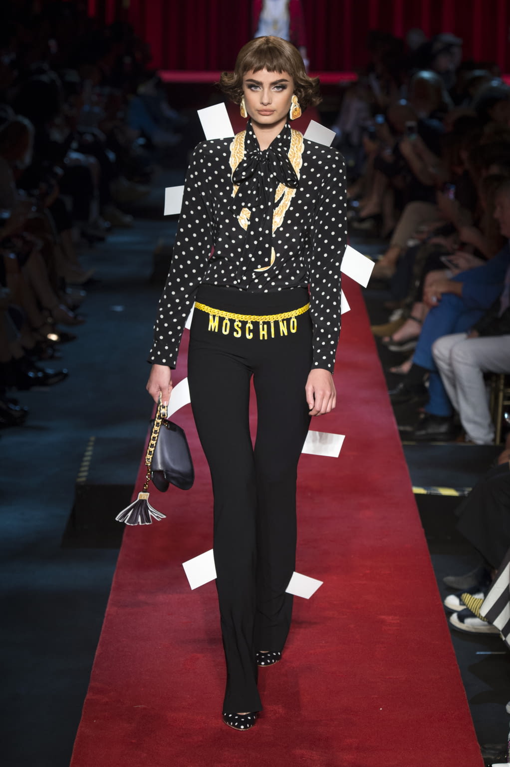 Fashion Week Milan Spring/Summer 2017 look 6 from the Moschino collection womenswear