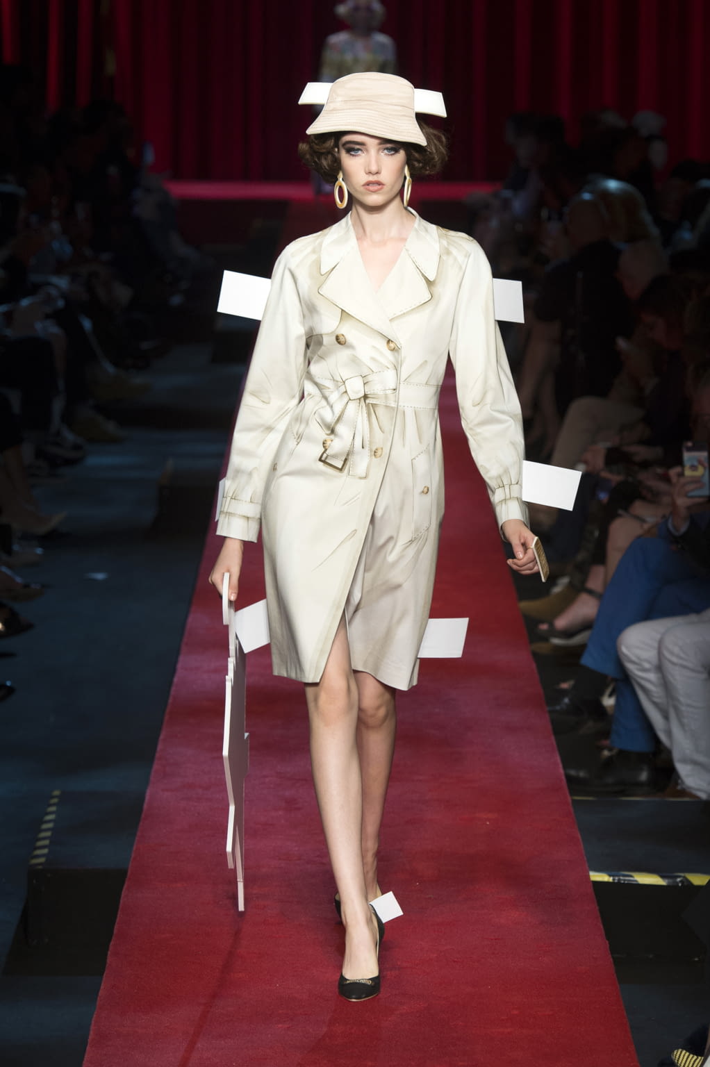 Fashion Week Milan Spring/Summer 2017 look 13 from the Moschino collection womenswear