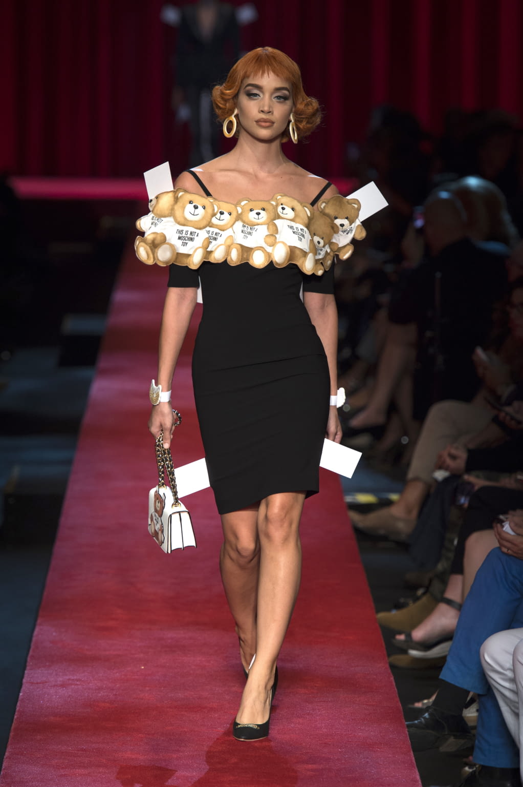 Fashion Week Milan Spring/Summer 2017 look 19 from the Moschino collection womenswear