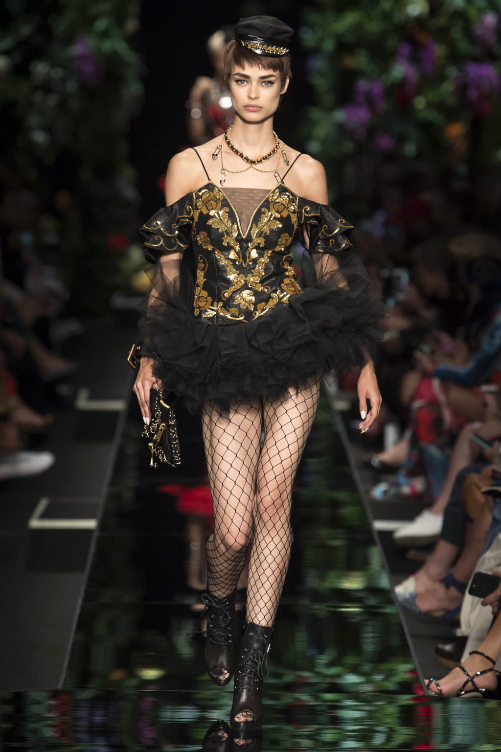 Fashion Week Milan Spring/Summer 2018 look 19 de la collection Moschino womenswear