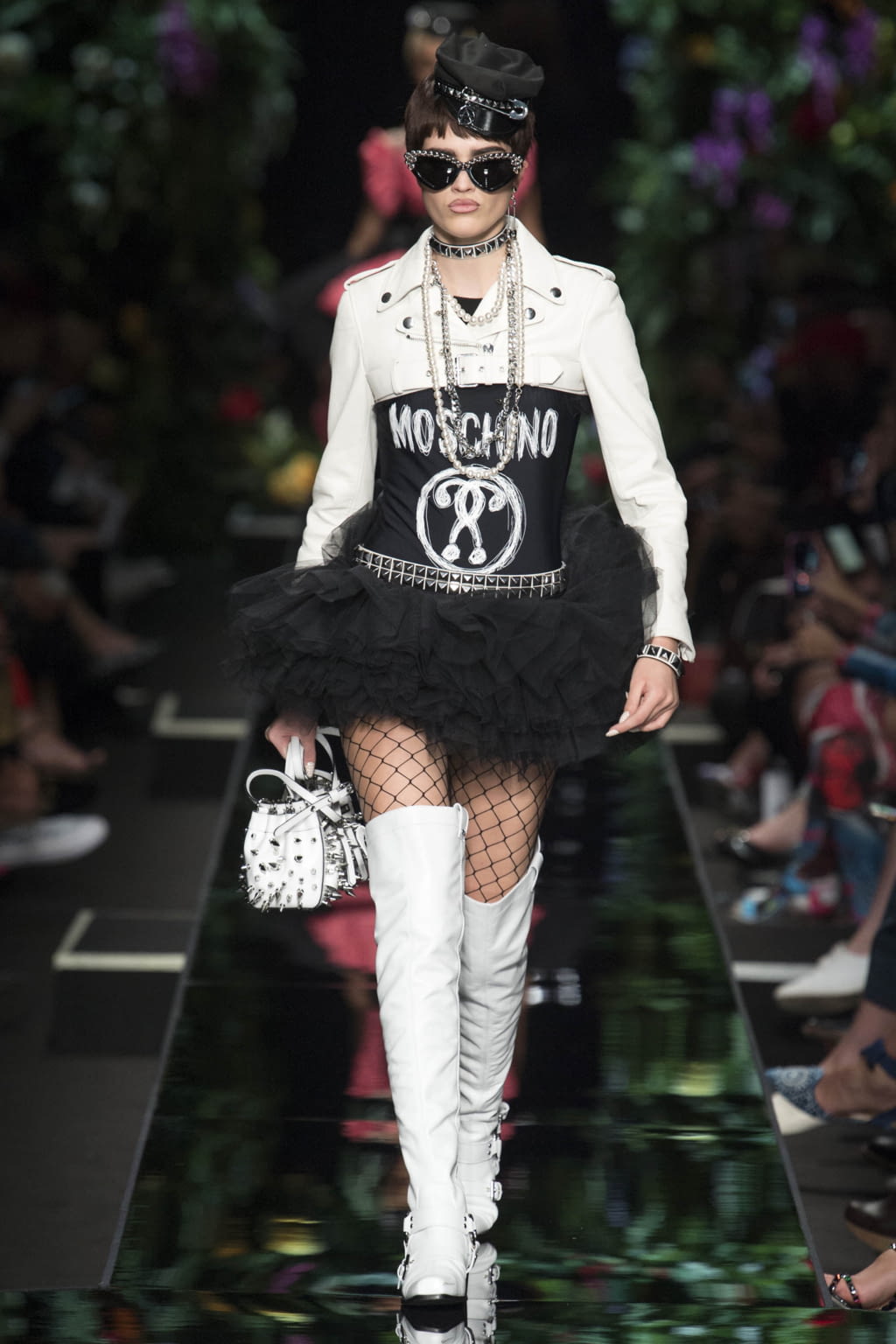 Fashion Week Milan Spring/Summer 2018 look 28 from the Moschino collection womenswear