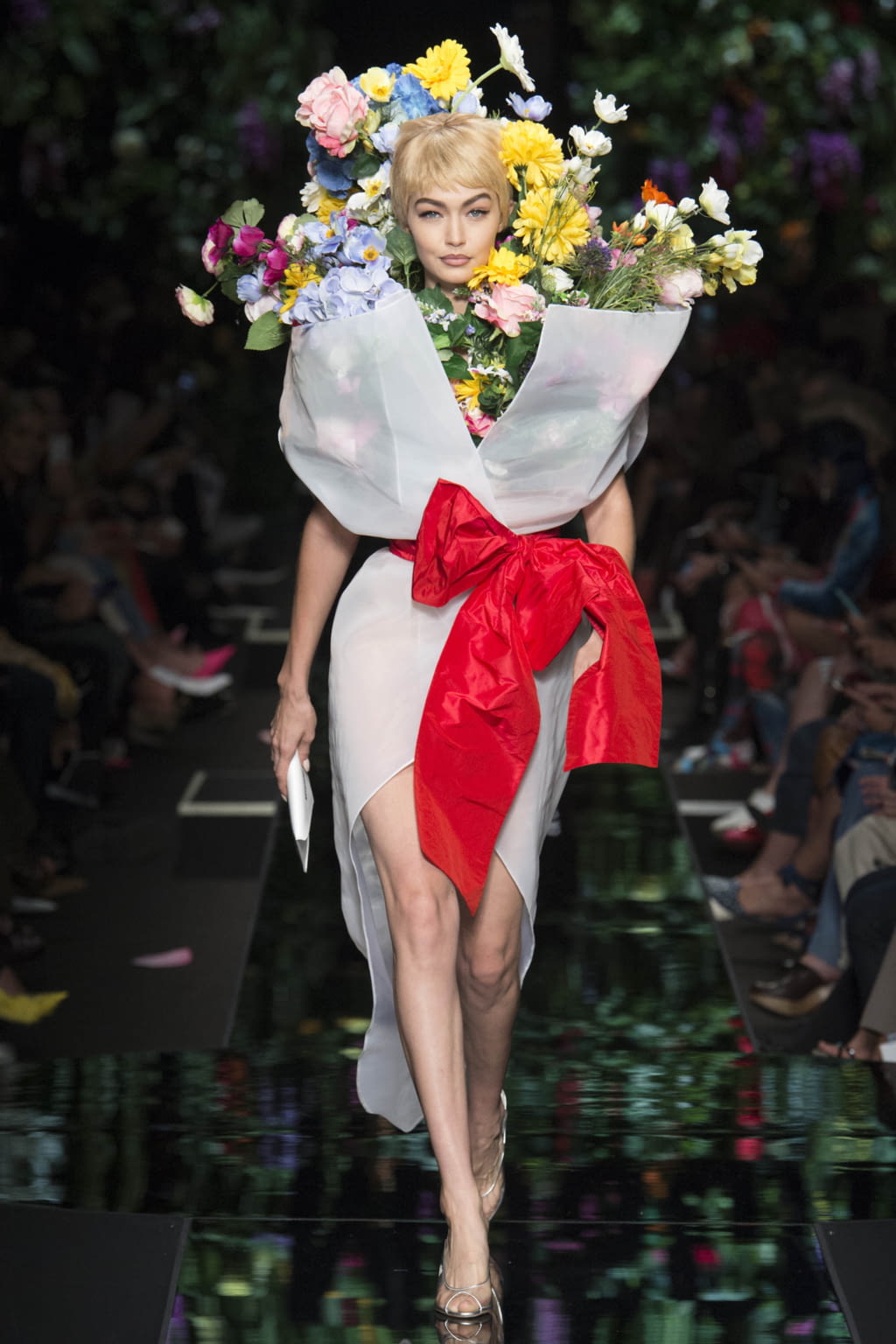 Fashion Week Milan Spring/Summer 2018 look 52 de la collection Moschino womenswear