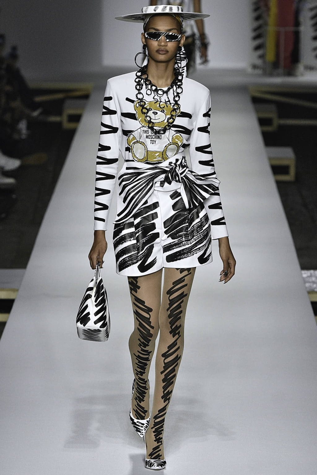 Fashion Week Milan Spring/Summer 2019 look 21 de la collection Moschino womenswear