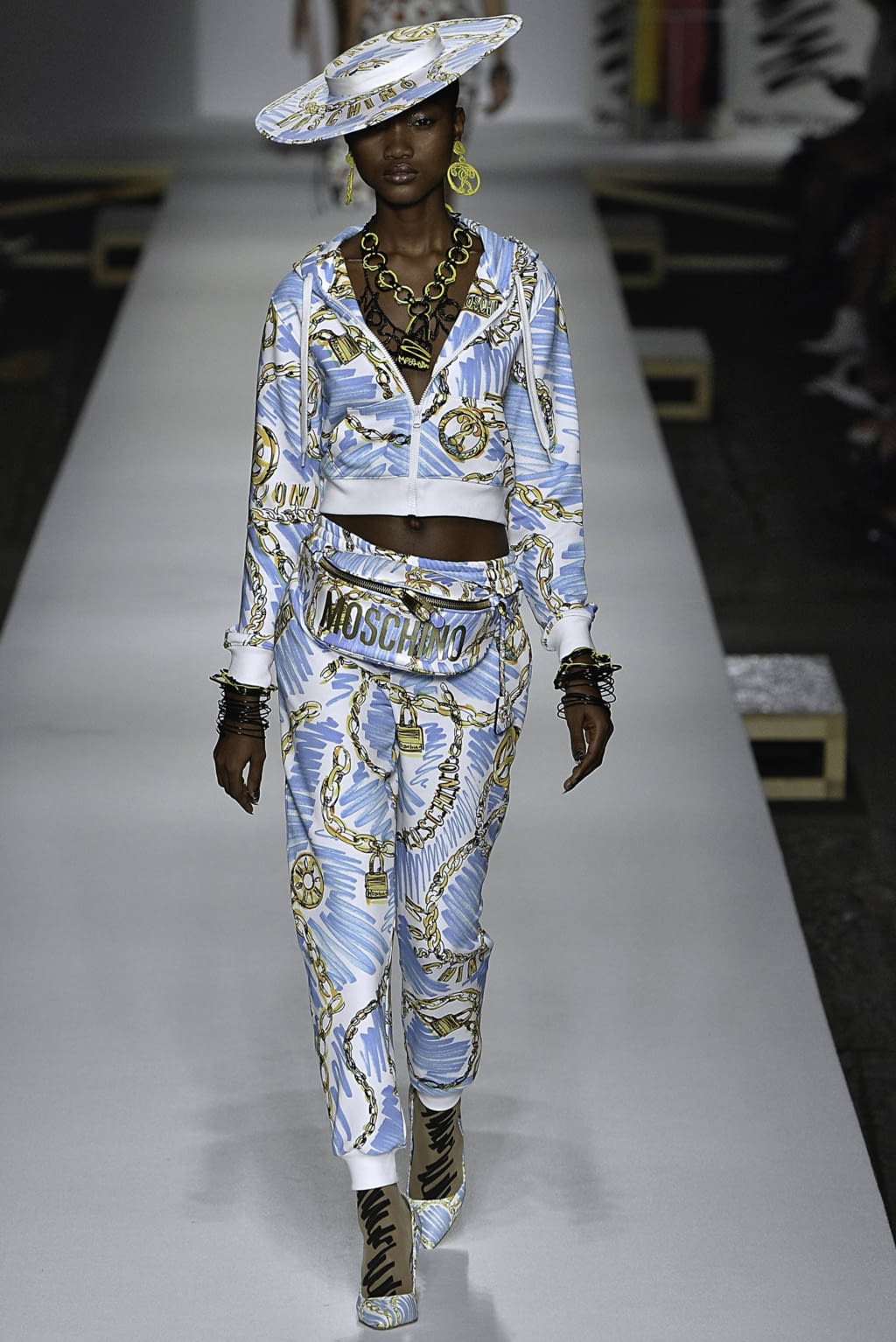 Fashion Week Milan Spring/Summer 2019 look 31 de la collection Moschino womenswear