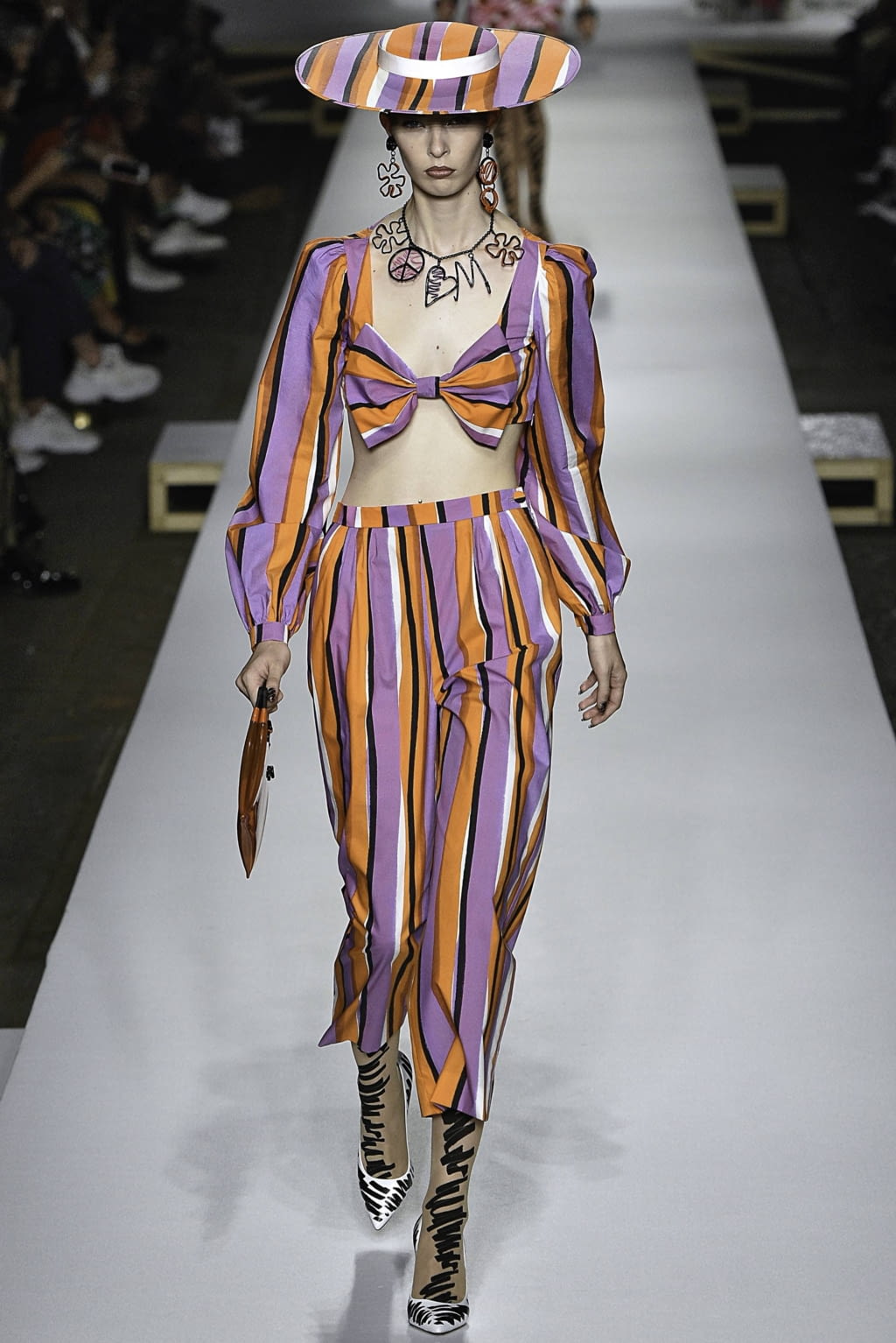 Fashion Week Milan Spring/Summer 2019 look 35 de la collection Moschino womenswear