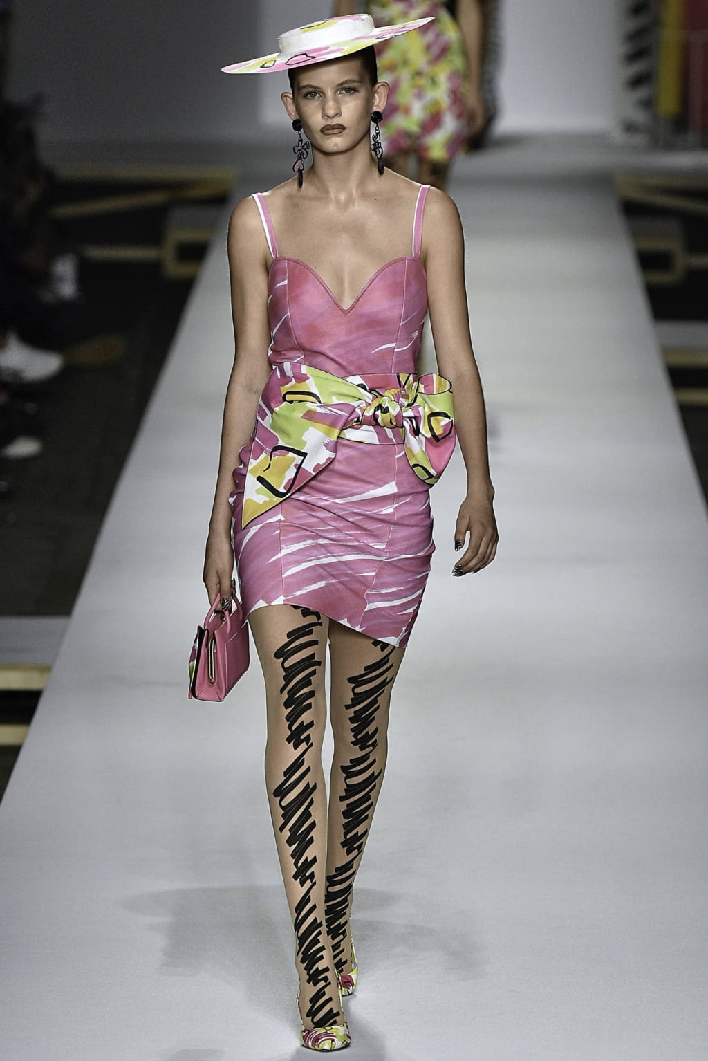 Fashion Week Milan Spring/Summer 2019 look 46 from the Moschino collection 女装