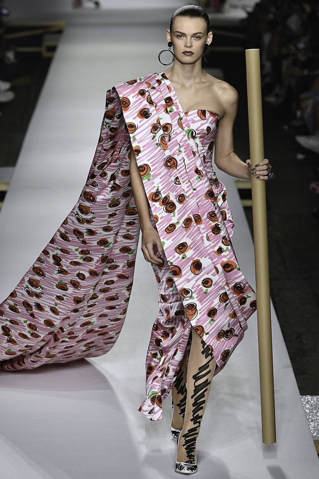 Fashion Week Milan Spring/Summer 2019 look 60 from the Moschino collection womenswear