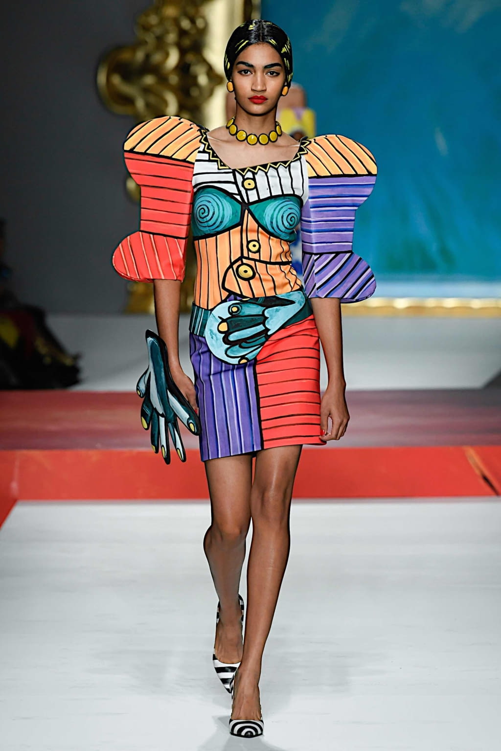 Fashion Week Milan Spring/Summer 2020 look 5 de la collection Moschino womenswear