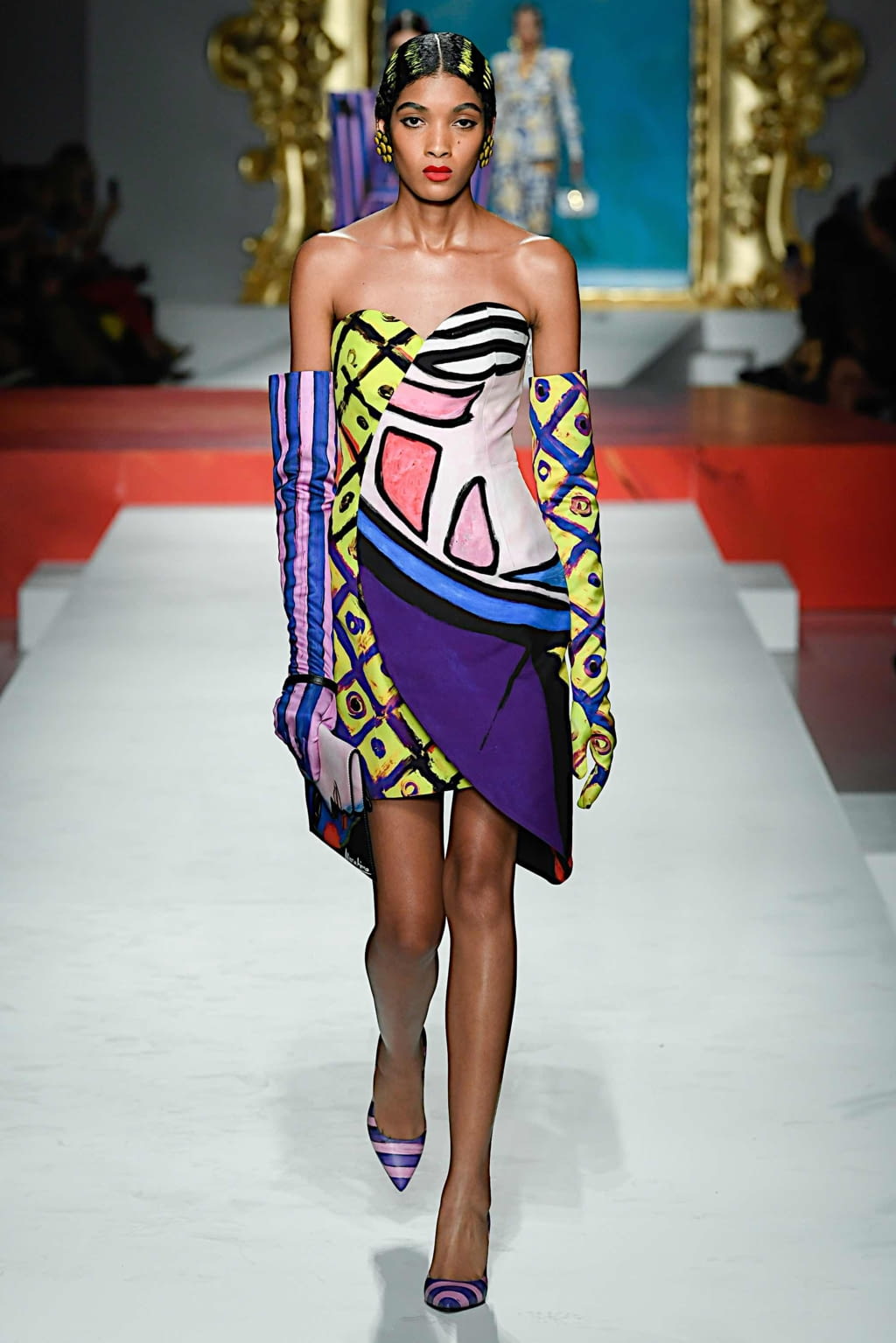 Fashion Week Milan Spring/Summer 2020 look 8 de la collection Moschino womenswear