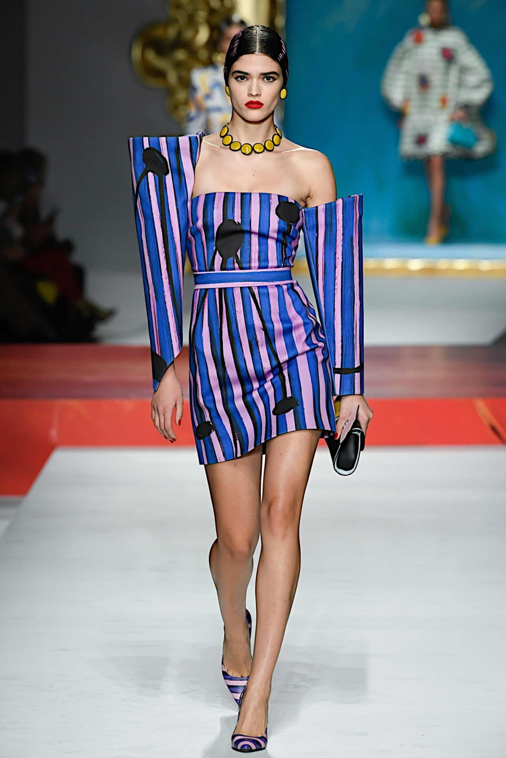 Fashion Week Milan Spring/Summer 2020 look 9 from the Moschino collection womenswear