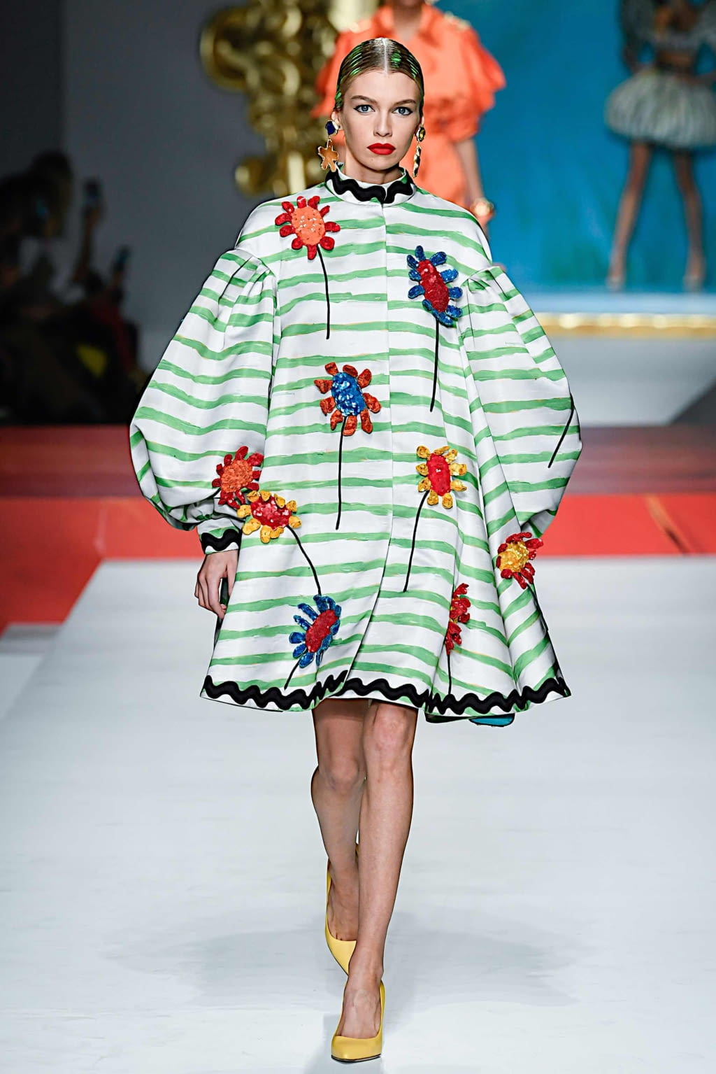 Fashion Week Milan Spring/Summer 2020 look 11 de la collection Moschino womenswear