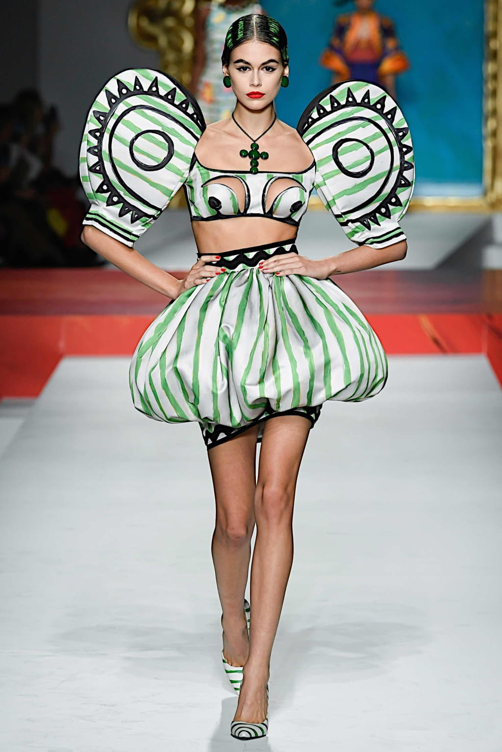 Fashion Week Milan Spring/Summer 2020 look 13 de la collection Moschino womenswear