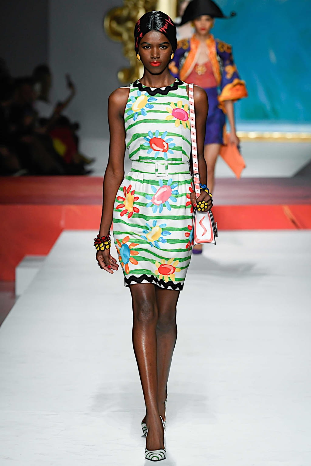 Fashion Week Milan Spring/Summer 2020 look 14 from the Moschino collection 女装