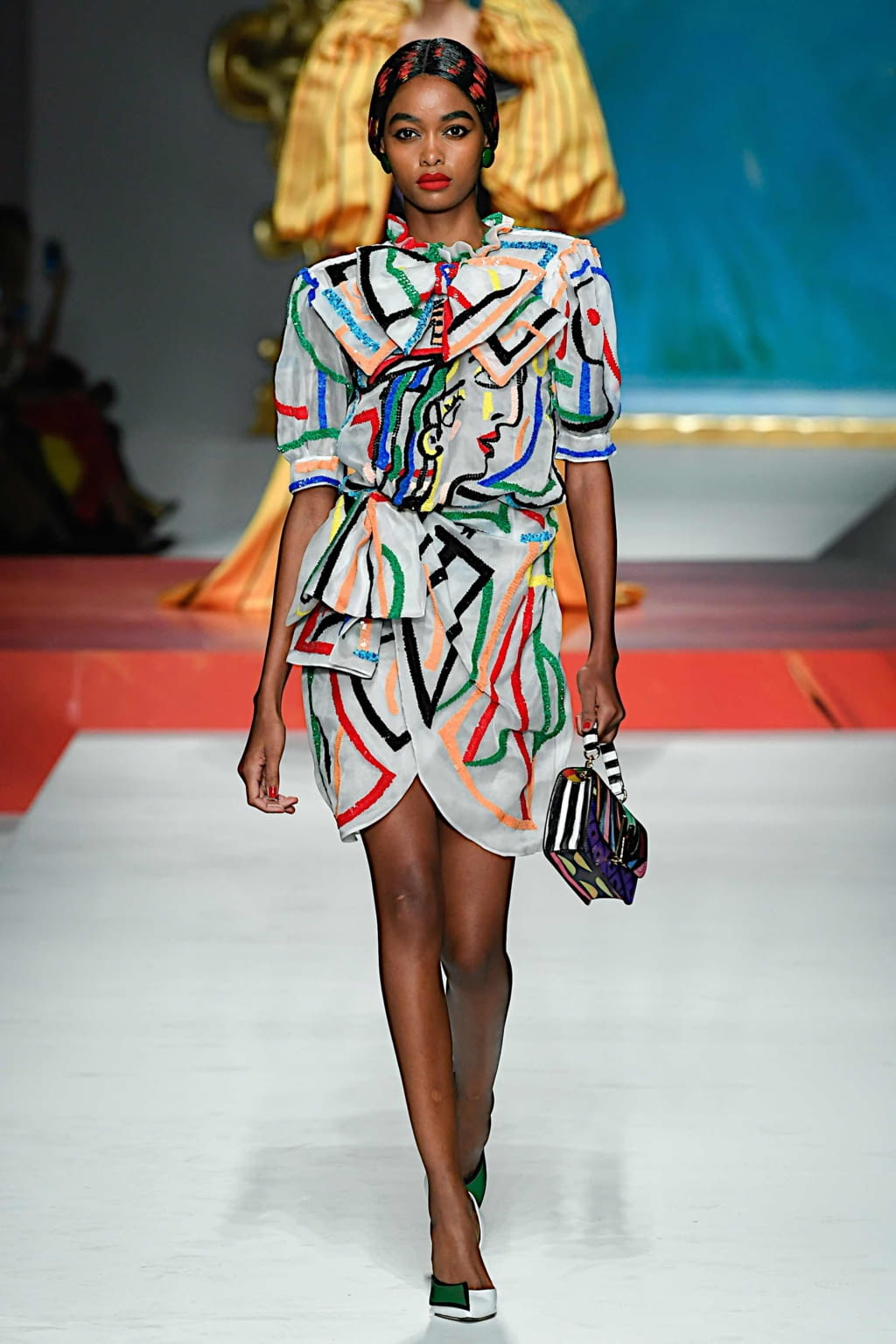 Fashion Week Milan Spring/Summer 2020 look 21 de la collection Moschino womenswear