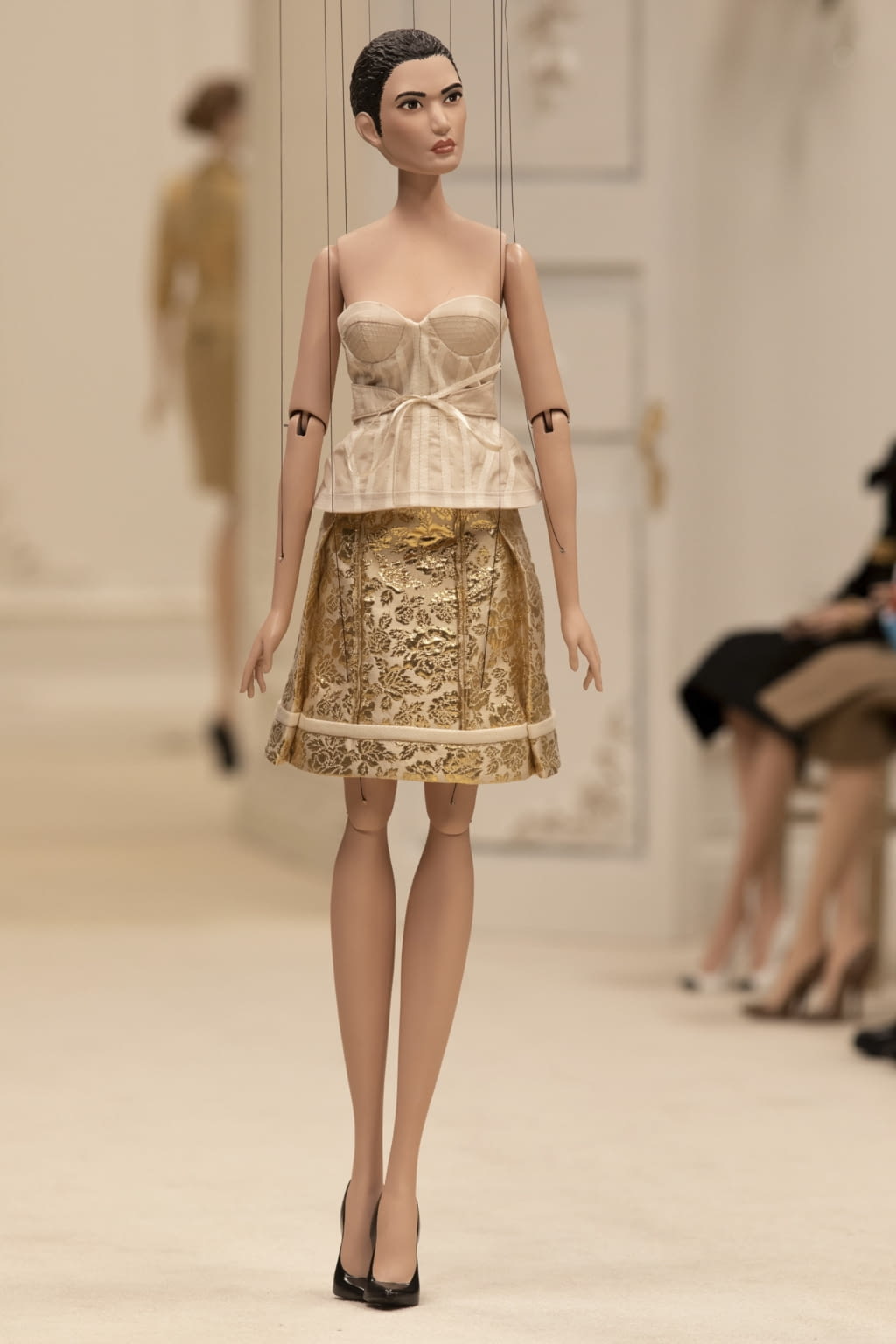 Fashion Week Milan Spring/Summer 2021 look 2 de la collection Moschino womenswear