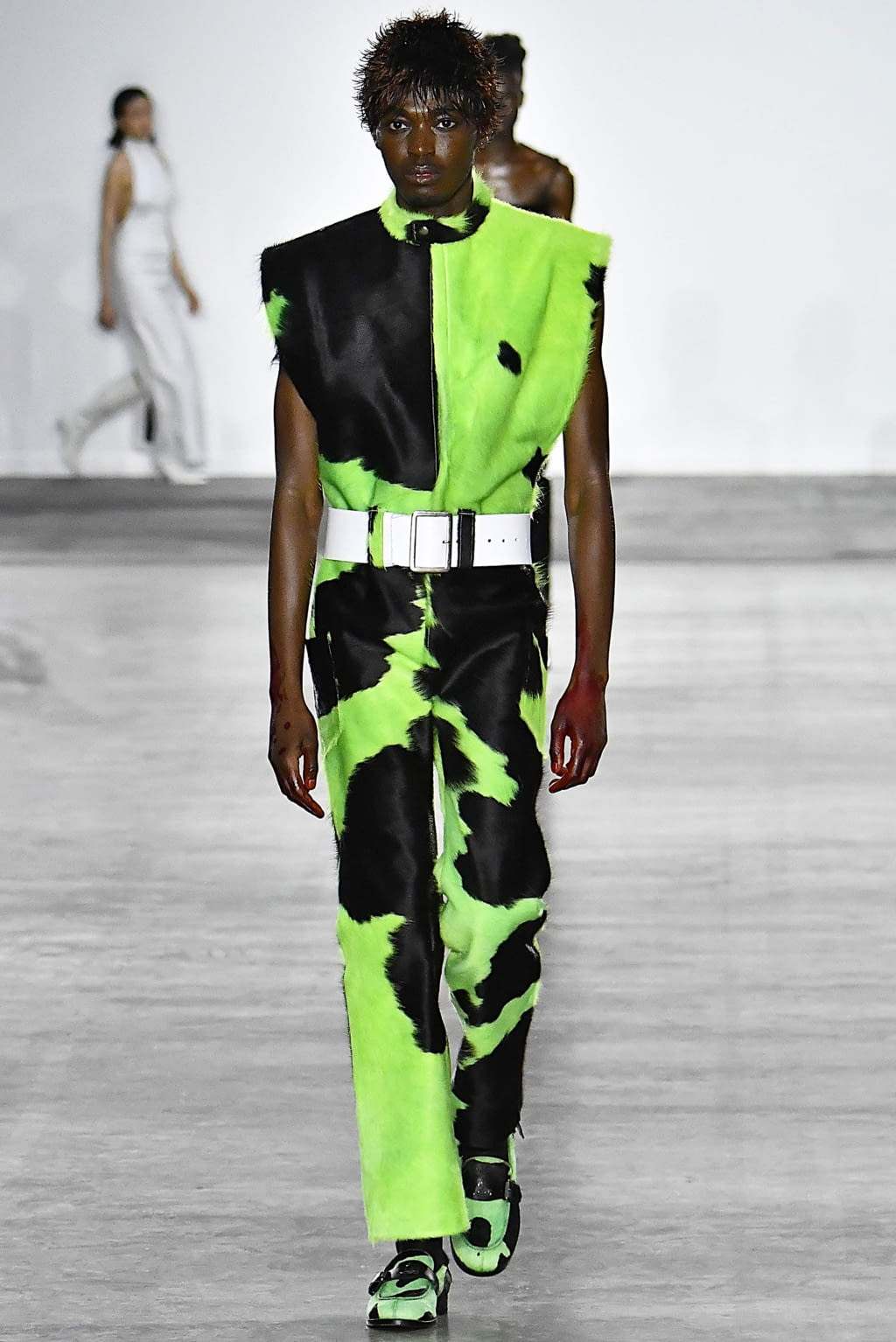 Fashion Week London Spring/Summer 2020 look 39 from the Fashion East collection 男装