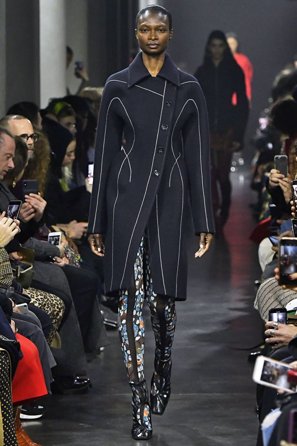 Fashion Week Paris Fall/Winter 2019 look 3 from the Mugler collection 女装