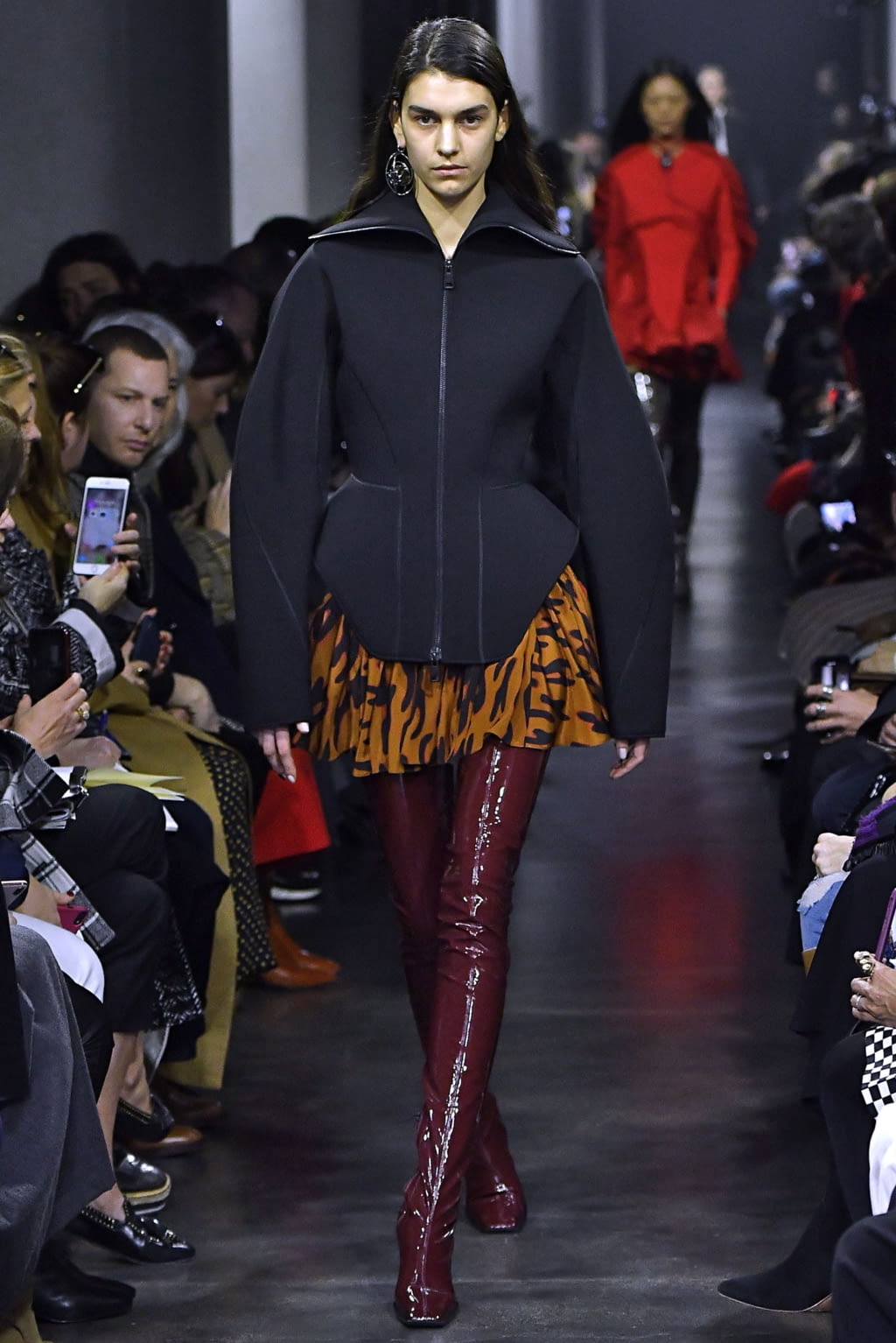 Fashion Week Paris Fall/Winter 2019 look 4 de la collection Mugler womenswear